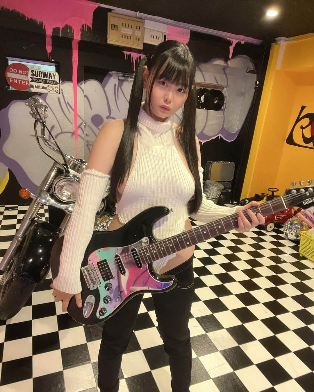 松本ひかるのインスタグラム：「色々すごい🎸」