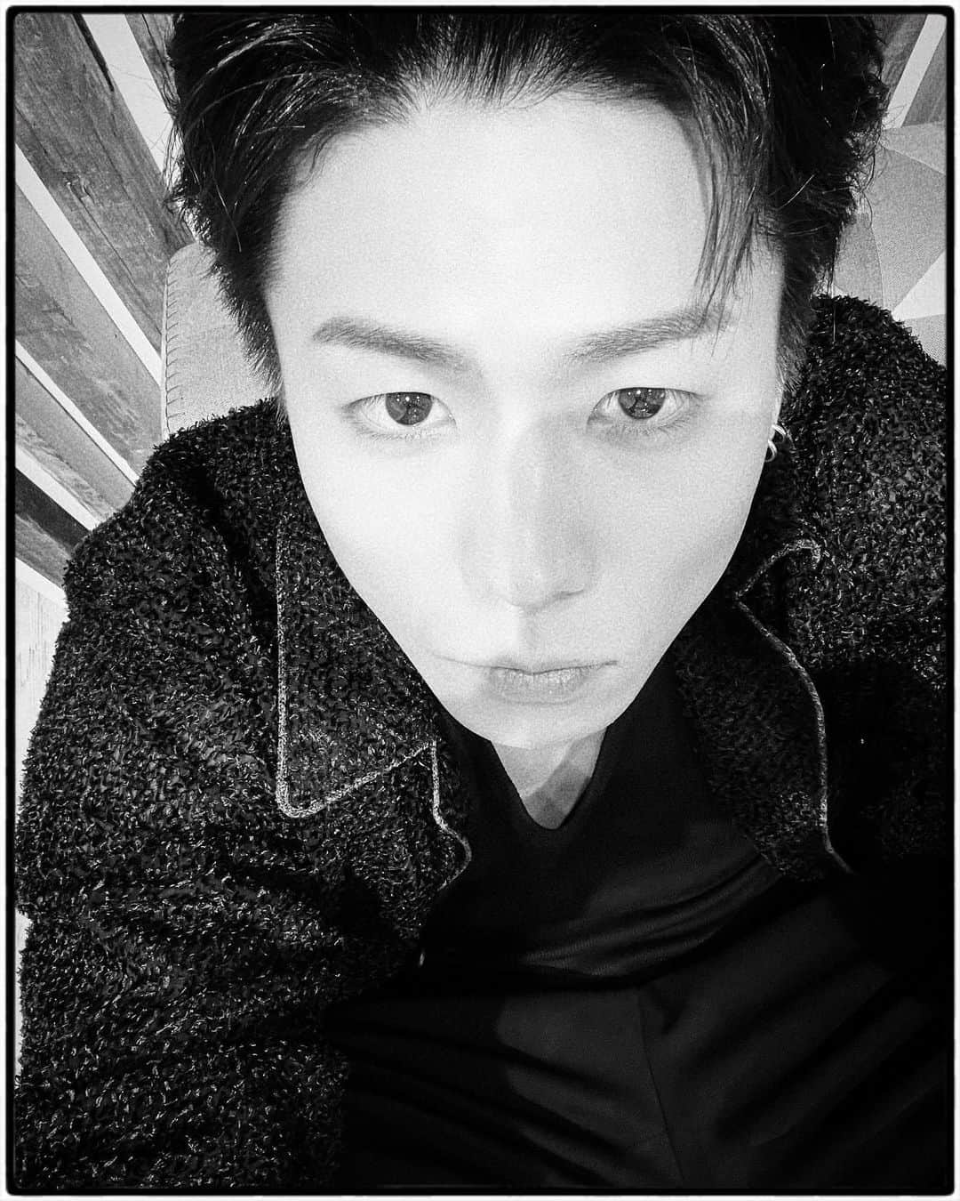 のインスタグラム：「暑いけど真っ黒の気分🖤」