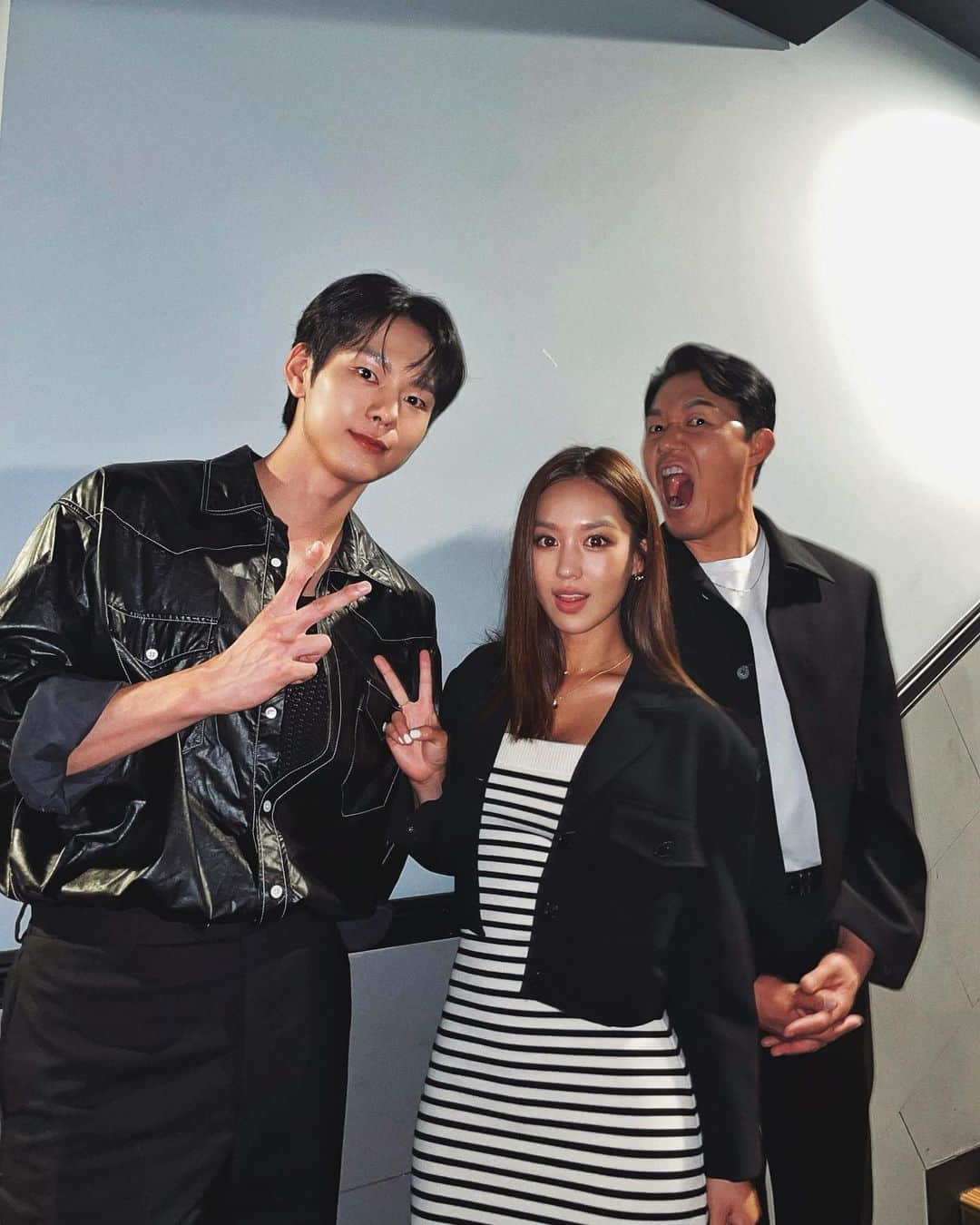 キム・ヒジョンのインスタグラム：「영화 라방 시사회날!🥳🎉」