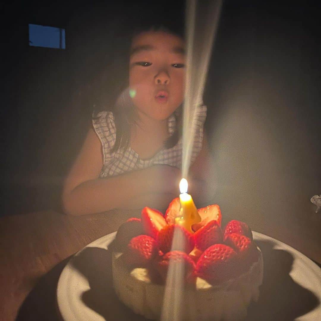 のインスタグラム：「小さくて大きなたからもの、4才おめでとう🥳そして、ありがとう♡  #happybirthday」