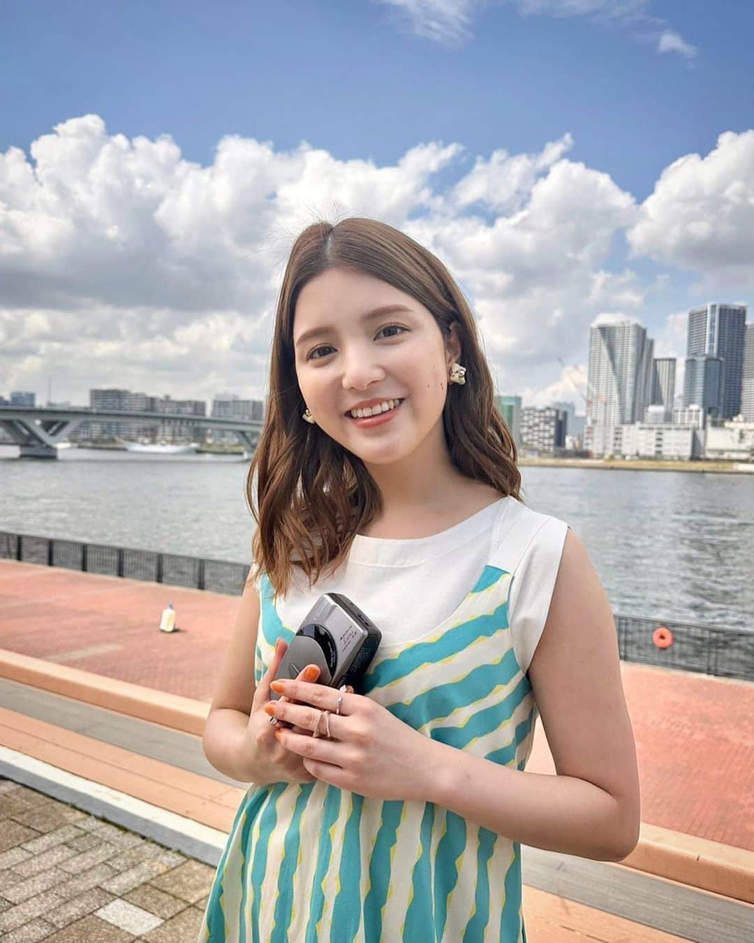 川島海荷のインスタグラム：「雲が立体的でいい感じだった日☁️🌞  写真ライフ夏号、発売中です！わたしが旅で撮った写真も載ってます。　#CAMERALIFE」