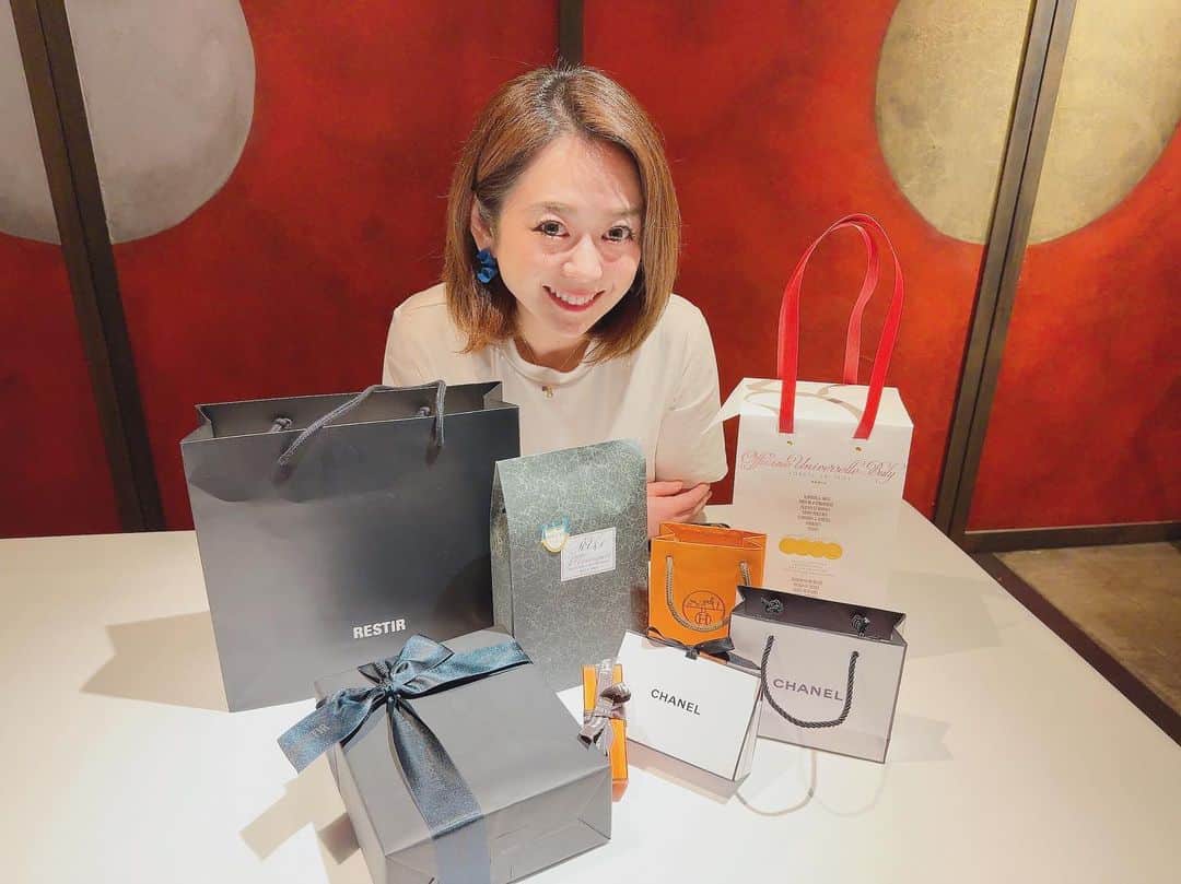 安藤成子のインスタグラム：「というわけでとーっても幸せな誕生日でした🤍  #birthday  #birthdaygirl  #36歳 #誕生日プレゼント」