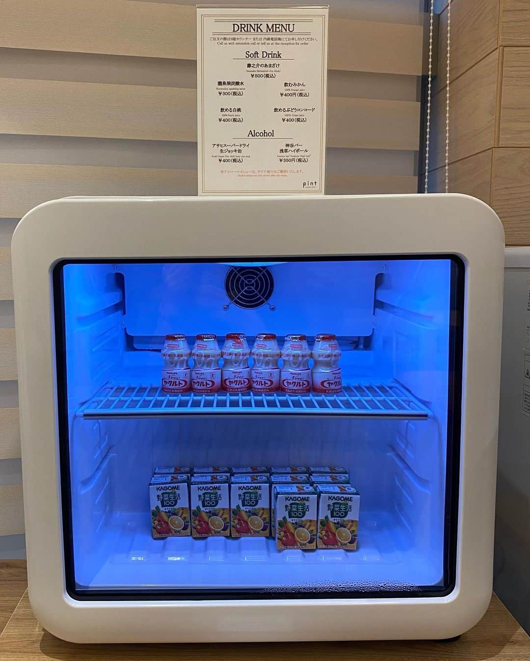杉山優華さんのインスタグラム写真 - (杉山優華Instagram)「♨️♨️♨️ . . . . 先日、個室サウナの浅草pintに行ってきました♨️ 個室サウナ初めてだったのですがめーーちゃくちゃ最高だったー😢😢😢✨ . . 男性と女性のフロアが別々で、 寝そべって入れる広さのサウナ室以外にも、水風呂(15℃〜17℃)、温浴、内気浴、外気浴、アメニティも全て揃っていて、手ぶらで気軽に来れるサウナ施設なんです🔥🔥🔥 . . サウナ後は仕事や作業するスペースがあって、瞑想やVR旅行体験が出来るサービスルームもあります😦😦 ヤクルトとアイスもいただいて天国みたいなところだったよ💭 . . セルフロウリュもあるのですが勇気がなくて出来なかったので、次挑戦する😂🔥 . . . 1000円引きクーポンをいただいたので 是非行ってみてください😳♨️ クーポンコード【1000-SNS461-2307】 クーポンは7月末までの利用可能 . . ♨️撮影のため特別に水着を着用していますが、通常裸でご利用いただく施設です。 ♨️撮影のため施設から許可をいただいております。  PR @saunareset_pint #サウナワーク #サウナ女子 #サウナ男子 #ととのう #サウナ #コワーキングスペース #浅草pint #浅草サウナ」6月16日 13時09分 - fbyuuka29