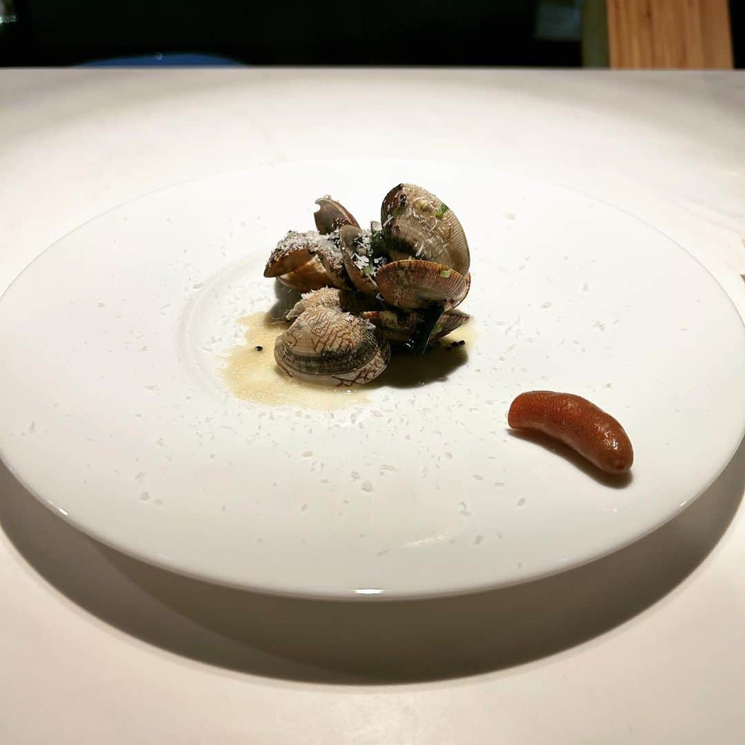 桜井誠のインスタグラム：「移転後初のボスの店「KA LA」へ。 今回は和のスパイスコース料理。 圧巻の品々。 やはりボスは物凄い。 幸せな時間をありがとうございました。ご馳走様でした！」