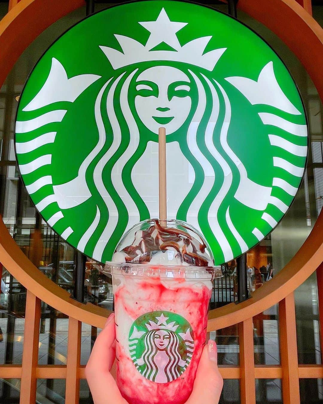 百合華さんのインスタグラム写真 - (百合華Instagram)「#starbuckslover 💚❤️💚❤️💚  #strawberryandmilkfrappuccino   #starbucks  #starbuckslife  #starbuckscoffee  #starbucksbreaktime」6月16日 13時12分 - yurika.lovelily
