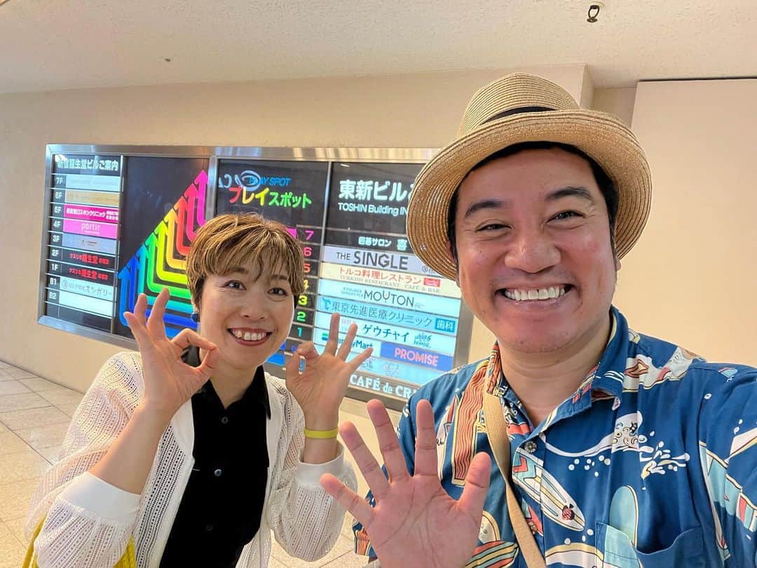与座よしあきのインスタグラム：「今日の[何でも一緒に考える]は、 褒められについて！考える！でした。  なんかカウンセラーみたいな雰囲気のタイトル！だけどとにかく自分のネタやる時の話とか子育ての話とかいろんなお話をしました！  自分を大事にしよーねーの話でまとまりました！おす！」