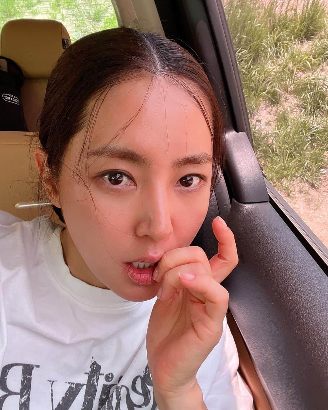 のインスタグラム：「룰루랄라.  입술은 분장입니다 🎬」
