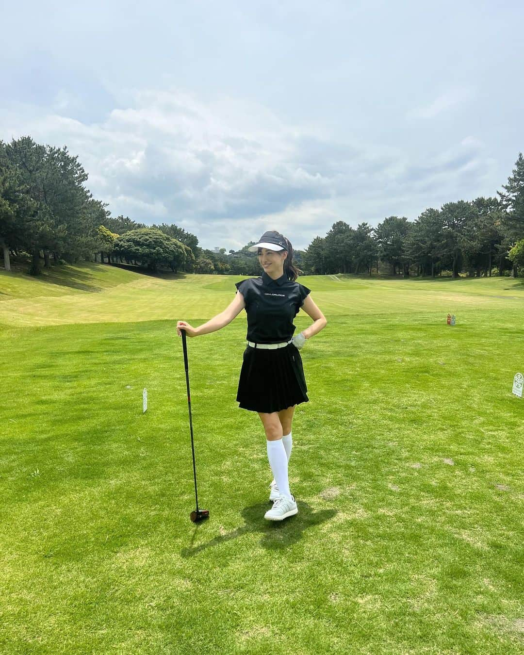 ジュリア・ミナトヤさんのインスタグラム写真 - (ジュリア・ミナトヤInstagram)「久しぶりのゴルフ⛳️  #STEALTH2 の初卸し♡ パワフルだね！！これちゃんと使いこなしたら凄いぞ🤭  この日は全身テーラーコーデで😎🖤」6月16日 18時50分 - julia.minatoya