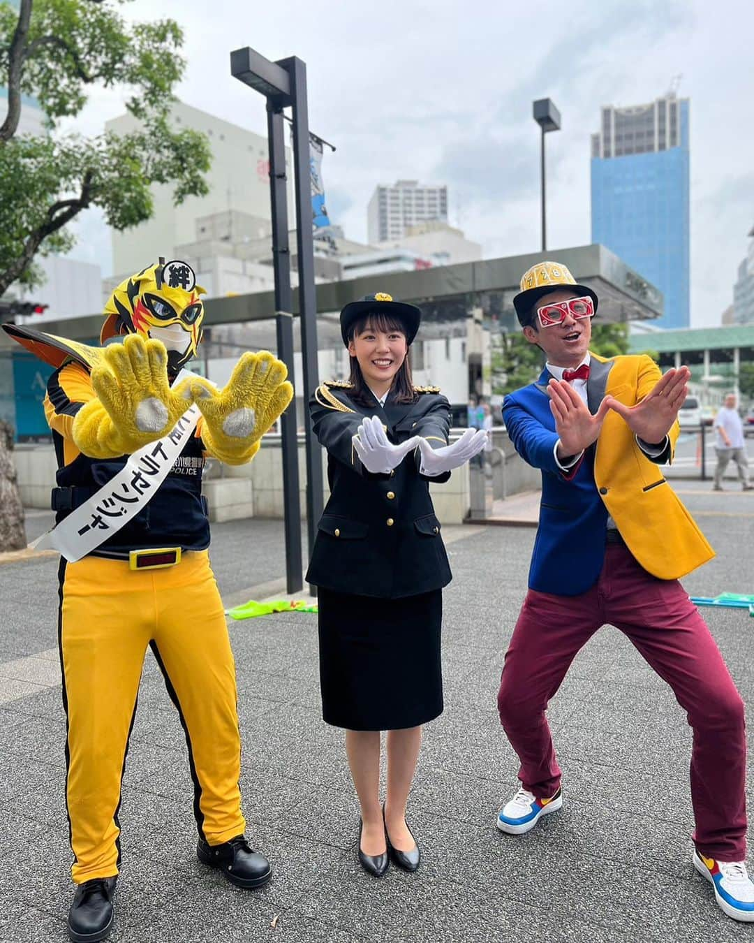 森千晴さんのインスタグラム写真 - (森千晴Instagram)「川崎警察署にて、一日警察署長を務めさせて頂きました！  人生で2度目の署長！敬礼も少し上達しました☺️  川崎は神奈川県で1番自転車の盗難が多い地域。鍵掛け、心掛け、ダブルローック！で、みんなで盗難を防止して行きましょう！！🔑  そして当日は雨予報の中、たくさんの方が見に来てくださって、森、感激でした！！ 「今朝のスポーツ&エンタみたよ！」 「フリートーク今朝も面白かったよ！」 「スゴニャンポーズして！🐱」 「坪井さんによろしくね！」  などなど、全部嬉しかったです！笑  そして皆さんが気になっていたウノ山本さん、底抜けに明るく進行してくださり、めちゃくちゃ良い方でした👮✨一日ありがとうございました！ @shimin_uno_yamamoto  #一日警察署長 #神奈川県警 #川崎警察署 #セントフォース #森千晴」6月16日 18時50分 - mori.chiharu