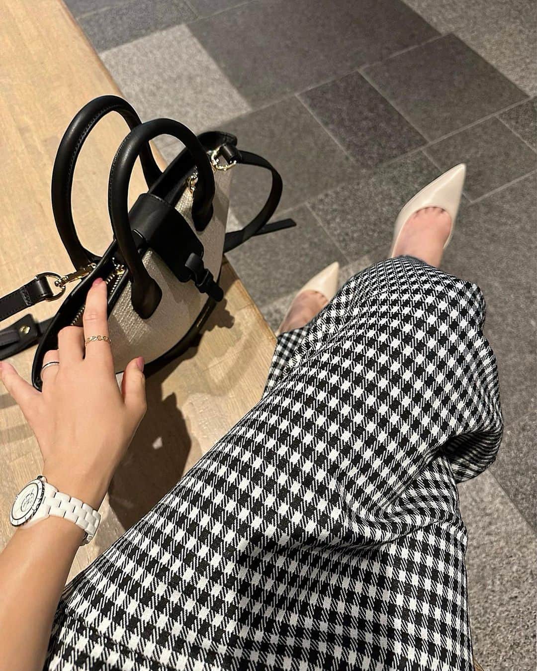 稲川千里のインスタグラム：「少し前にストーリーでもご紹介しました @bellis_jewelry_official のスライスダイヤモンドの指輪💍✨  普段あまり指輪をつけないのですが、引っかかりもなく普段使いしやすくお気に入りです💜  お得なクーポンを作ってもらったので、皆さんにシェアさせてください🫶🏻  クーポンコード『SLICE215』 全品10%OFF✨  ＊有効期限2023.6/1-8/31 ＊おひとり様一回のみ使用可能  6/21-27には大阪高島屋でポップアップもあるそうですよ😌✨  可愛いのでぜひ見てみてください♩  #bellis #bellisjewelry #スライスダイヤモンド #手元コーデ #姉妹ママ」