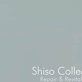 THANNのインスタグラム：「【なめらか素肌へ導く、シソの恵みのスキンケア】  - SHISO Collection - みずみずしく生命力あふれるシソ葉・種子の恵みを。 肌をうるおいで満たす、 プレステージナチュラルスキンケア。  THANN シソコレクションの鍵となるのは、 乾燥に強い植物であるシソの葉を原料に、 独自のナノテクノロジーを用いて抽出した ”シソ葉・シソ種子エキス。  ビタミンA,C,Eやロズマリン酸やポリフェノール類など、 シソならではの有用成分が凝縮されています。  オリジナルスパ「THANN SANCTUARY」での フェイシャルトリートメントにも 採用されているクオリティを、 ご自宅でのスキンケアに取り入れていただけます🌿  #thann#ナチュラルスキンケア#タイ#タイコスメ#シソコレクション#シソエキス」