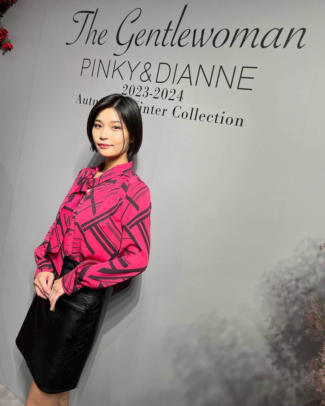 椿原愛のインスタグラム：「@pinkyanddianne_official の展示会に凛ちゃんと行かせていただきました☺️🩷  ピンクのシャツとレザーのスカートを注文しました。可愛い。  #PINKYANDDIANNE #ピンキーアンドダイアン #ピンキー」