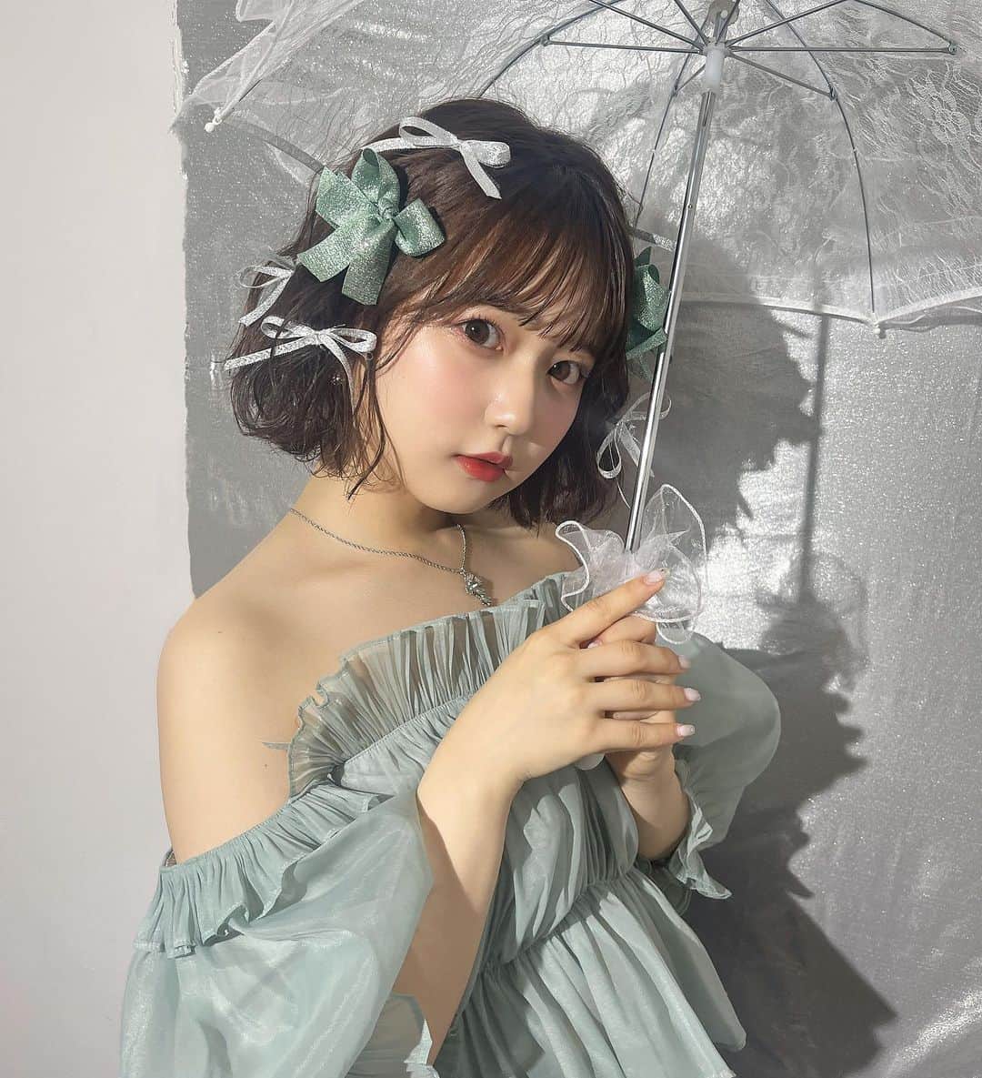 渡辺あやののインスタグラム：「「LARME057」本日発売です👒 ・ もう皆さんGETできましたでしょうか！ 髪短くなってから初めてでまたちがったわたげが見れますぜひぜひチェックお願いしますネッ  #larme  #larmemagazine」