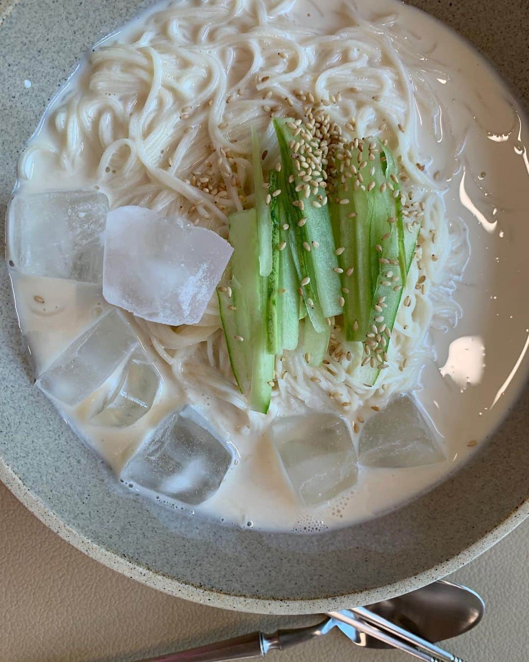 nanaのインスタグラム：「제주 선흘. 박뽕식 식당  3박4일간 잘 먹었습니다 감자 스프는 꼭 꼭 다음에도 먹고 싶쭙니다!!!」