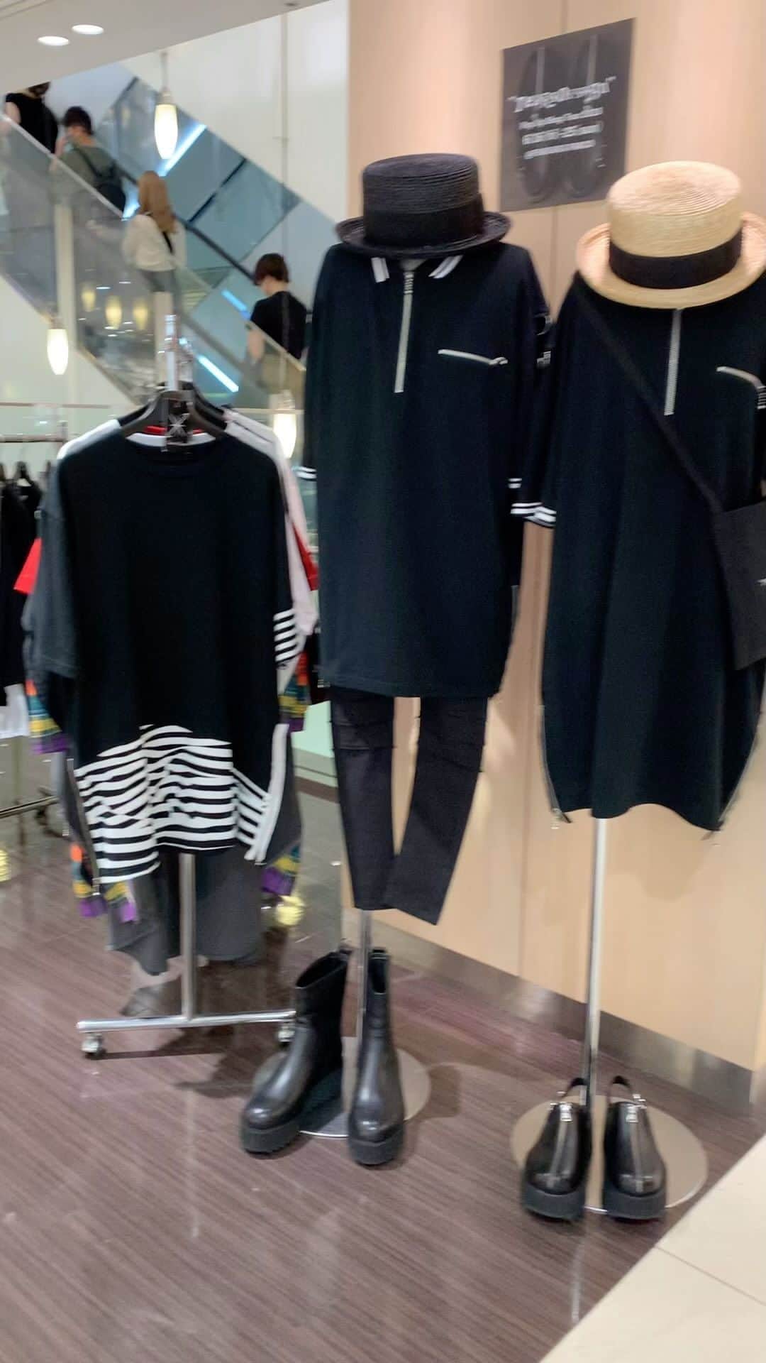 のインスタグラム：「POP UP SHOP TOUR in福岡、初日です!! 新作アイテム、コラボアイテムもご用意して店頭にて皆様のご来店お待ちしておりますので宜しくお願い致します😊🏬  Tears of Swan POP UP SHOP TOUR 2023 in FUKUOKA  DAY:2023.6/16(fri)-25(sun) TIME:10:00〜20:30 SHOP:福岡PARCO PLACE: 福岡県福岡市中央区天神2-11-1  　　　　本館3階エスカレーター横 TEL:03-6303-2056(お問い合わせ:Tears of Swan atelier shop) WEB: https://fukuoka.parco.jp/  @tears_of_swan  #tearsofswan  @parco_fukuoka_official  #福岡PARCO #popupshoptour #popupshop #2023 #福岡」
