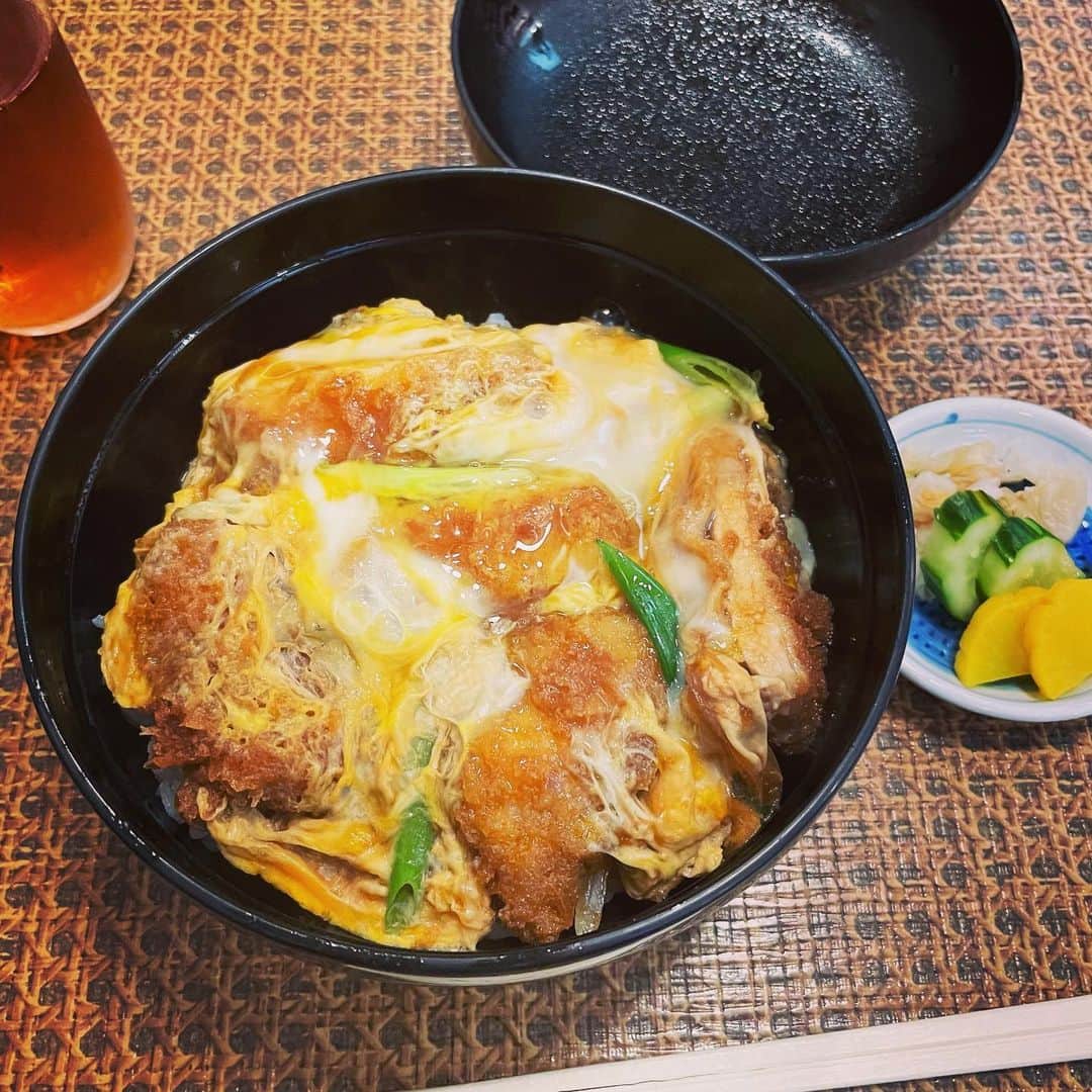 佐野史郎さんのインスタグラム写真 - (佐野史郎Instagram)「先日、福岡滞在中、ホテルの近くの食堂に何気なく入ったところ、チャンポンがとっても美味しかったので、翌日は気になっていたカツ丼を。 松江の ＃喫茶MG のカツ丼に通じる美味しさでした‼︎たまごの白味がトロトロしてるのが嬉しいんですよね^_^ #ちゃんぽん #カツ丼 #花びし #福岡」6月16日 13時41分 - sanovabitch