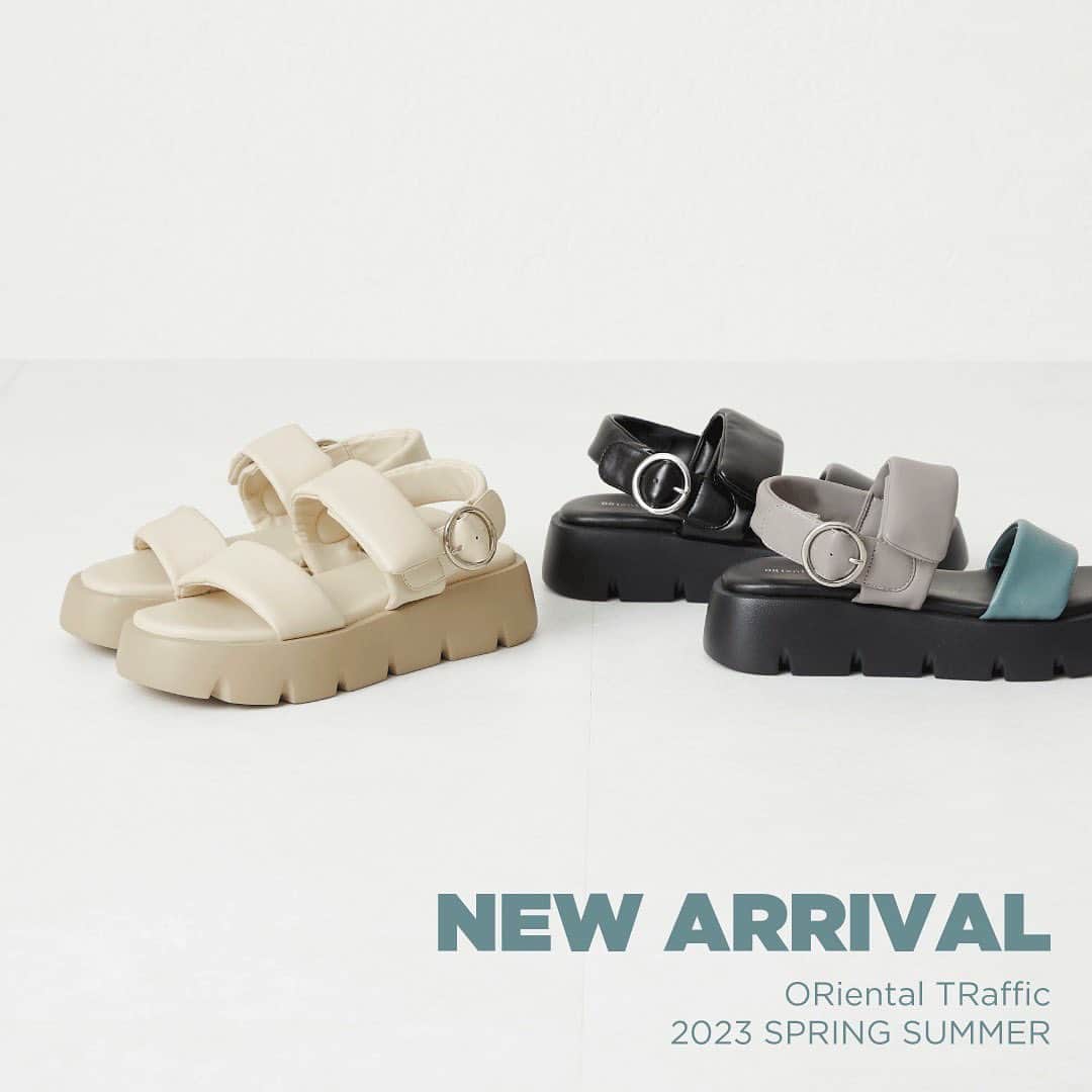 orientaltrafficのインスタグラム：「・ 【NEW ARRIVAL】 ⁡ ⁡ ■パデットダブルベルト厚底サンダル/31233 ¥7,500 ⁡ 〈ORiental TRaffic〉 スポーティーなシルエットに程よいボリューム感のパデットベルトがいつものスタイリングを旬顔に。 インパクトのある幅広いダブルベルトは甲部分のみベルクロ仕様で自身の足の形に合ったサイジングが可能。 ⁡ heel : 4.5cm color : BLACK,GREEN,WHITE SIZE : S〜LL ⁡ ⁡ #orientaltraffic#オリエンタルトラフィック #ortr#ortr2023ss#靴#shoes#新作#pumps#パンプス#sandals#サンダル#2023SS#2023ss#トレンド#preorder#ootd#fashion#new#newarrival#newin#apparel#コーディネート#LOOK#look#厚底#厚底サンダル」