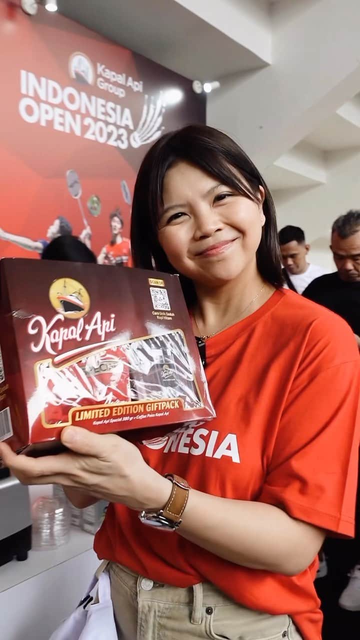 グレイシア・ポリーのインスタグラム：「Setelah satu tahun, akhirnya nge-Istora lagi bersama @kapalapi_id 😆🏸 #SerukanSemangatmu」