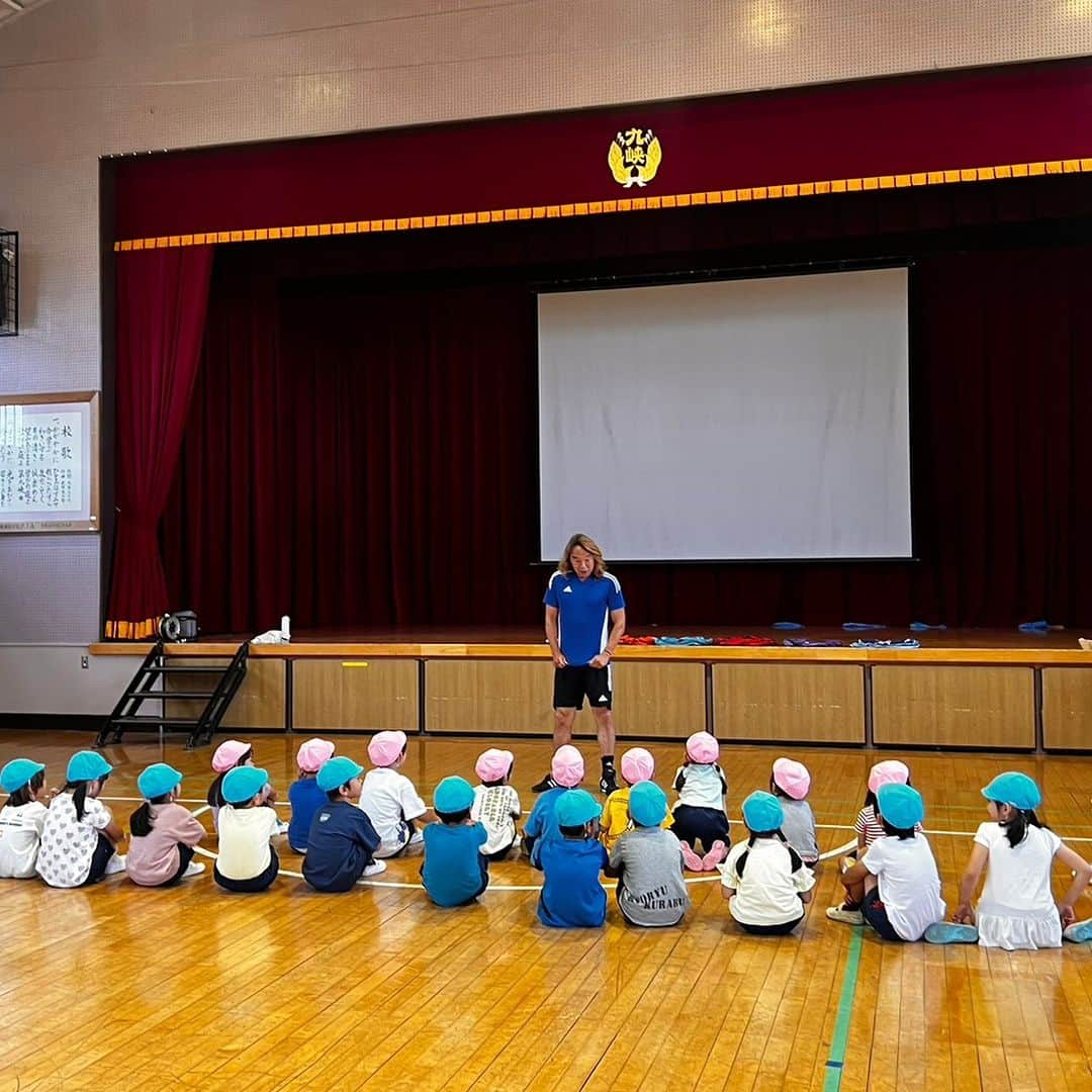 北澤豪さんのインスタグラム写真 - (北澤豪Instagram)「笑顔と学びの体験活動プロジェクト　荒川区立花の木幼稚園の園児たちと交流しました！  「笑顔と学びの体験活動プロジェクト」は 東京都教育委員会が、さまざまな体験活動を通じて、子供たちが豊かな心を育むとともに、自らの感覚や行為を通して実感することで理解を深め、新たな気付きを得られるようにする事業として実施」6月16日 13時54分 - tsuyoshi_kitazawa_official