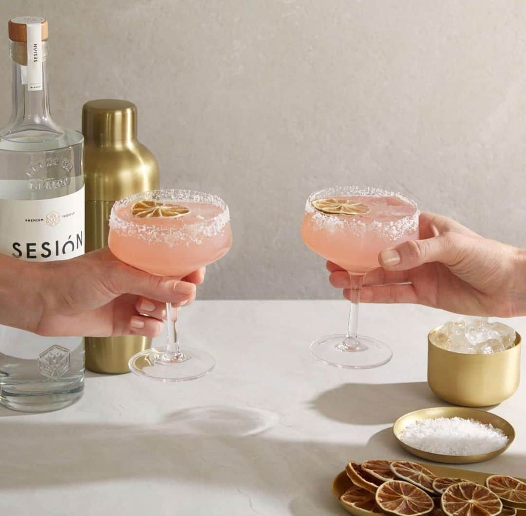 ジェニファー・ホーキンスさんのインスタグラム写真 - (ジェニファー・ホーキンスInstagram)「Three of my faves! 😍 Our Spicy watermelon Marg, Sparkling Rose and Aperol coconut Marg (recipes: @sesiontequila).  I’m going Spicy tonight. 🌶 Spicy Watermelon Margarita Blend: 1 cup watermelon chunks 1-3 jalapeño slices 30ml lime juice Cocktail shaker: Sesión Blanco Tequila 30ml spicy watermelon juice 20ml lime juice 20ml Orange liqueur Add ice and shake.」6月16日 13時52分 - jenhawkins_