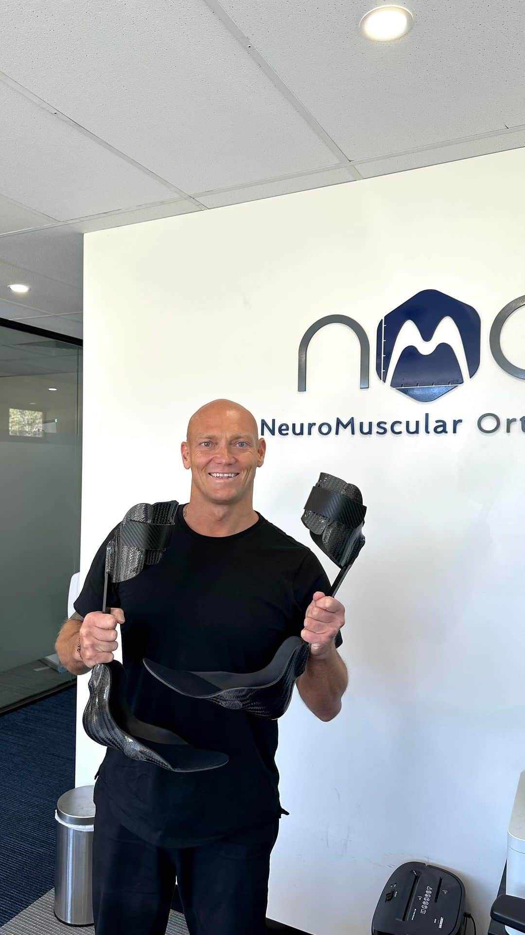 マイケル・クリムのインスタグラム：「Spent the last couple of days with the crew form @neuromuscular_o customising my new AFOs to help my gate, fatigue and everyday mobility. While they might take a sometime to get used to I’m very excited about taking this step in improving my overall functionality. I was amazed how quickly and professionally the guys at @neuromuscular_o were able to fit and create my new pins! #cidp #afo #cidp #cidpwarrior @thefacesofguillainbarreandcidp」