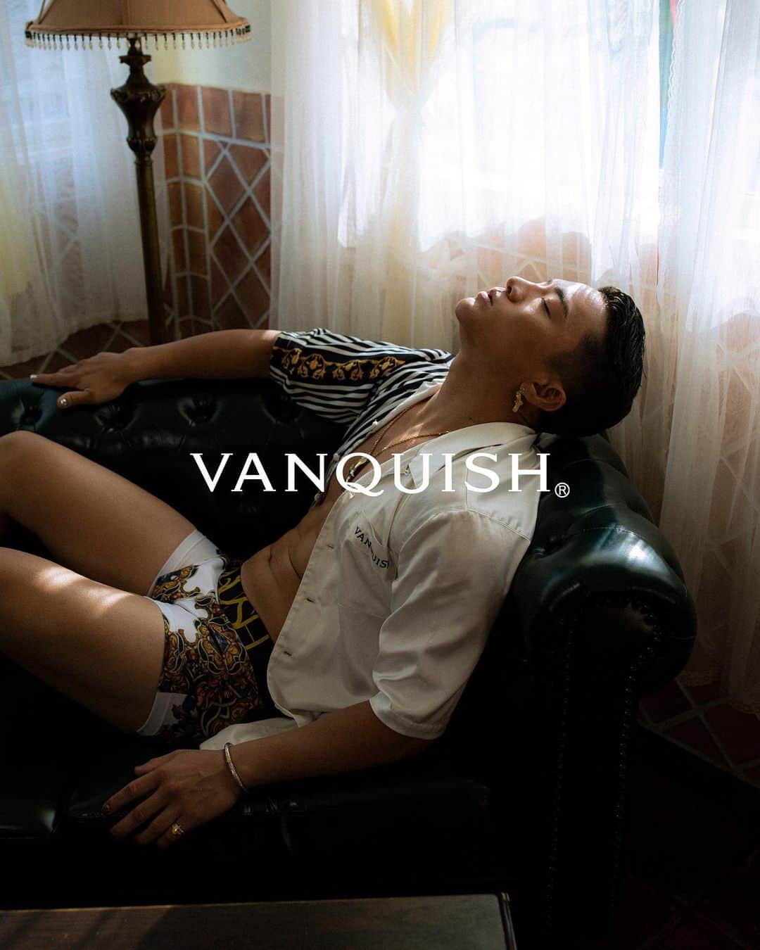 ヴァンキッシュさんのインスタグラム写真 - (ヴァンキッシュInstagram)「VANQUISH Summer Collection 2023.  Available Now.  ▪️Stripe Contrast Color Patchwork Print Shirt[VYS002] ▪️Antique Jewelry Print Underwear[VUW150]  #vanquish」6月16日 13時59分 - vanquishjp