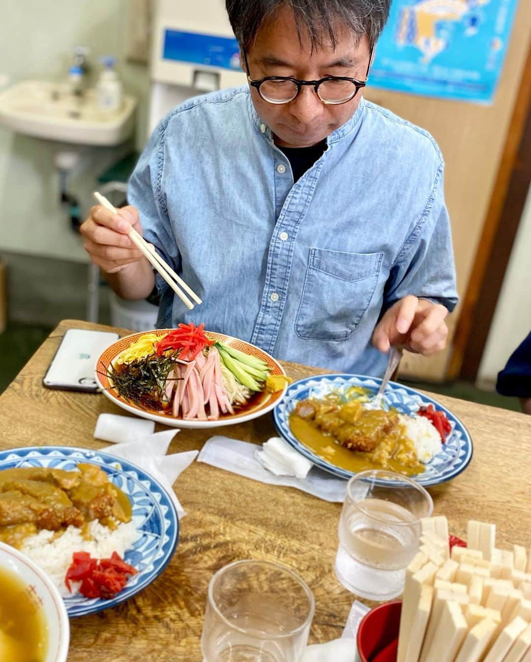 新山大さんのインスタグラム写真 - (新山大Instagram)「I LOVE HARASHOGU❤️  #やっぱり美味いなあ #原食堂 #青森市 #ランチ #中華そば #カレー #セット #ハレのちリサーチ #昼ごはんタイム #大河内さんのセットいいなあ #冷やし中華 #カツカレー  #わんぱくだなあ #俺もそれにするんだったなあ」6月16日 14時19分 - dai_niiyama