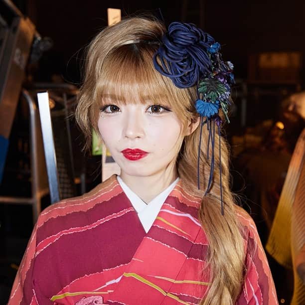 資生堂 のインスタグラム：「Fashion Cantata from KYOTO 2023 [きらめく私に、恋をする。]  カンタータ和装部会 Hair led by Yumiko Kamada @yumiko.kamada  Makeup led by Kumiko Kurogi @kumiko_kurogi   #ファッションカンタータ #カンタータ和装部会 #京都工芸美術作家協会 #ゆいちゃみ　さん #廣瀬友里子　 #fashioncantata #fashioncantata2023 #京都劇場 #kimonobeauty #yumikokamada #kumikokurogi #和装ヘアメイク #鎌田由美子 #黒木久美子 #shiseidohma」