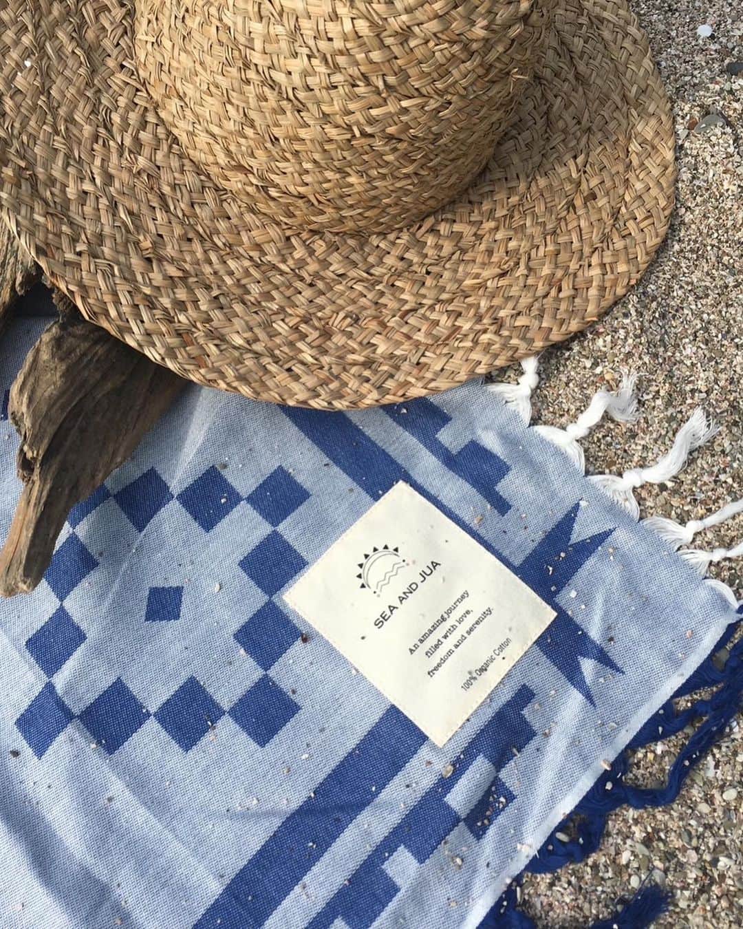 熊谷隆志さんのインスタグラム写真 - (熊谷隆志Instagram)「must go  Beach Freaks Shop at ARCHI Atelier 2023.6.24(sat.) - 25(sun.) 11:00〜18:00  夏はすぐそこまで来ていますね！  ビーチへの準備はできていますか？ 洋服と違って、ビーチで身に着けるものには悩むところ。ビーチにまつわる素敵なアイテムとの出合いで、夏がもっと楽しくなるはずです。  6/24(土)、25(日)に葉山のARCHI アトリエにて、ビーチアイテムのPOPUP SHOP「Beach Freaks Shop」を開催します。 サーフィンはもちろん、子どもと水遊びする時にも活躍する女性向けのウェットスーツ、動きやすくスタイリッシュな水着やハット、ビーチにいる時やちょっとしたガウンとしても便利なブランケット、 海上がりに身につけたいモダンシンプルなアクセサリーが並びます。 夏を感じるFood＆Drinkをご用意してお待ちしていますので、ぜひお立ち寄りください。  FITSYSTEMS (wetsuits) @fitsystems_wetsuits  @shikikuma   någonstans (swimwear + hat) @nagonstans_official  @sakiotobe   kiira (beach blanket + sandal) @kiira_shikica  @kazumismile   lands (accessories) @lands__ig  @lands_kayo   -Food- Spread (バインミー) @whity308   -Drink- KOSO Bar (KOSOカクテル・ジュース) @masayo.sugimoto   ARCHI Atelier @archi_gibbous  神奈川県三浦郡葉山町長柄326-23  逗子駅乗り口２番 葉山行きバス 『長柄橋』下車徒歩5分  ⚫︎Google mapにて「ARCHI 長柄」でご検索下さい。 ⚫︎駐車場は2台ありますが、満車の際は近隣駐車場をご利用ください。  supported by @hayama_mbfm  #beach #summer #fitsystems  #wetsuits #surf #nagonstans #swimewear #kiira #lands #kosobar #spread #ARCHI_GIBBOUS #hayama」6月16日 14時13分 - takashikumagai_official