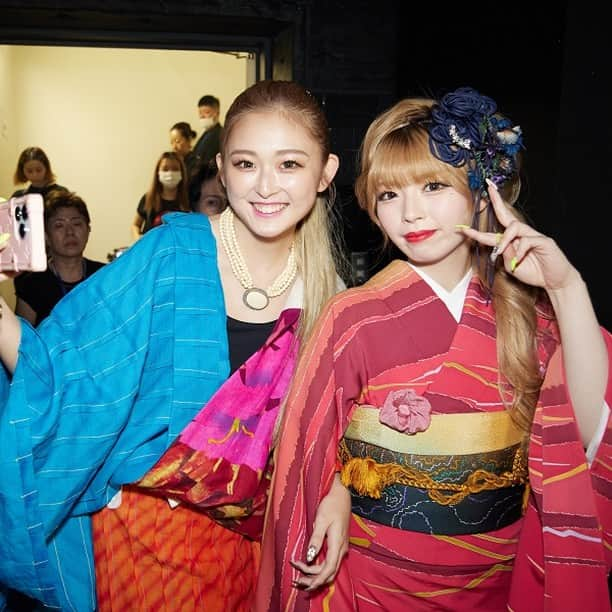 資生堂 さんのインスタグラム写真 - (資生堂 Instagram)「Fashion Cantata from KYOTO 2023 [きらめく私に、恋をする。]  カンタータ和装部会 Hair led by Yumiko Kamada @yumiko.kamada  Makeup led by Kumiko Kurogi @kumiko_kurogi   #ファッションカンタータ #カンタータ和装部会 #京都工芸美術作家協会 #ゆうちゃみ　さん #恩田希　@nozomiondaaa #fashioncantata #fashioncantata2023 #京都劇場 #kimonobeauty #yumikokamada #kumikokurogi #和装ヘアメイク #鎌田由美子 #黒木久美子 #shiseidohma」6月16日 14時18分 - shiseido_hma