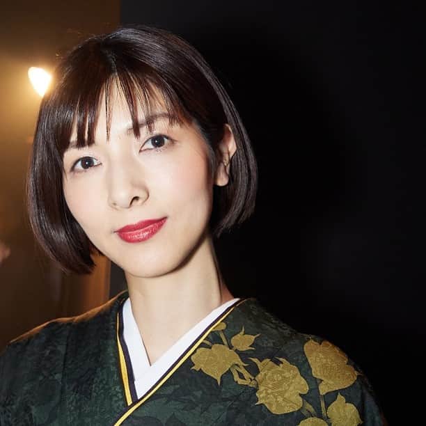 資生堂 のインスタグラム：「Fashion Cantata from KYOTO 2023 [きらめく私に、恋をする。]  カンタータ和装部会 Hair led by Yumiko Kamada @yumiko.kamada  Makeup led by Kumiko Kurogi @kumiko_kurogi   #ファッションカンタータ #カンタータ和装部会 #京都工芸美術作家協会 #fashioncantata #fashioncantata2023 #京都劇場 #kimonobeauty #yumikokamada #kumikokurogi #和装ヘアメイク #鎌田由美子 #黒木久美子 #shiseidohma」