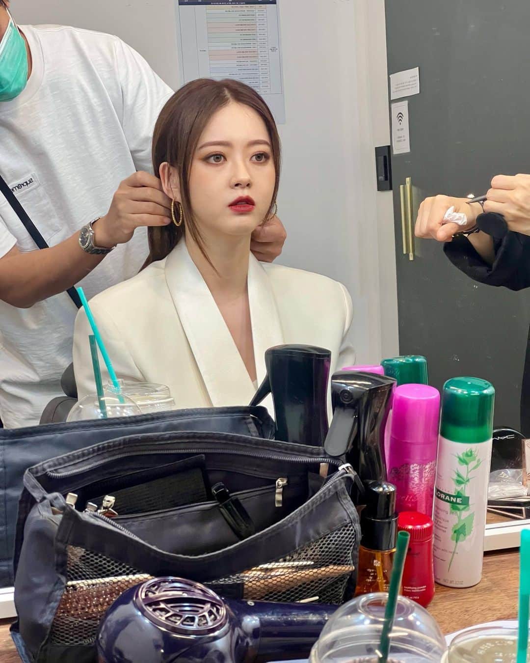 のインスタグラム：「화이트#귀공자 🤍」