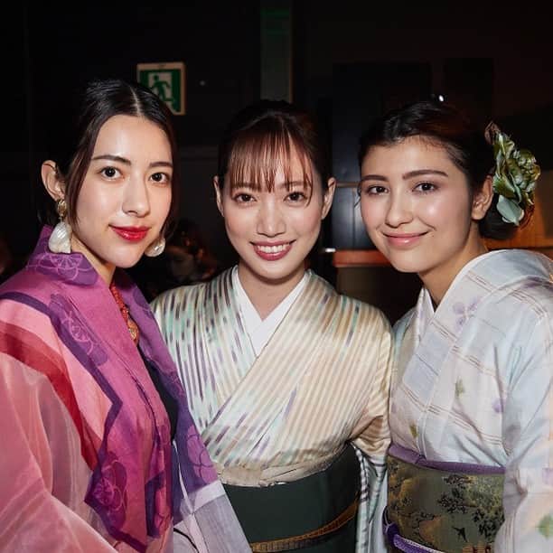 資生堂 のインスタグラム：「Fashion Cantata from KYOTO 2023 [きらめく私に、恋をする。]  カンタータ和装部会 Hair led by Yumiko Kamada @yumiko.kamada  Makeup led by Kumiko Kurogi @kumiko_kurogi   #ファッションカンタータ #カンタータ和装部会 #京都工芸美術作家協会 #fashioncantata #fashioncantata2023 #京都劇場 #kimonobeauty #yumikokamada #kumikokurogi #和装ヘアメイク #鎌田由美子 #黒木久美子 #shiseidohma」