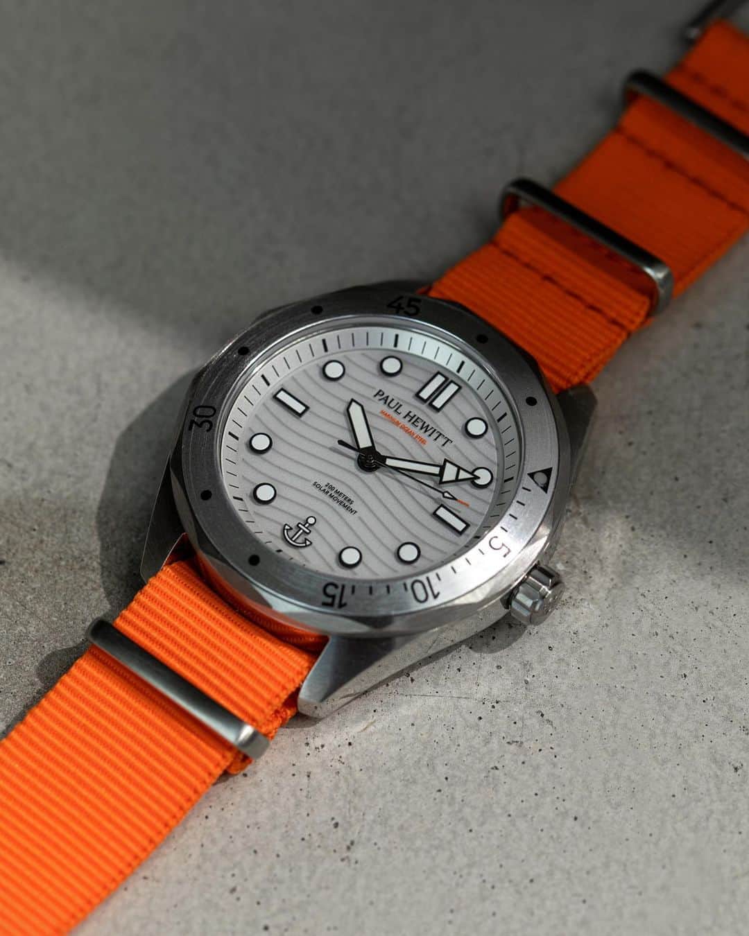 PAUL HEWITTさんのインスタグラム写真 - (PAUL HEWITTInstagram)「Check out our most popular diving watch: The silver and white Ocean Diver watch with a bright orange Nato strap.  - Recycled stainless steel case - Epson solar movement with a four month dark power reserve  - Water resistant up to 200 meters - Luminous hands & indices, screwed crown, rotating bezel - Anti-scratch sapphire glass - Recycled polyester Nato strap bracelet」6月16日 14時51分 - paul_hewitt