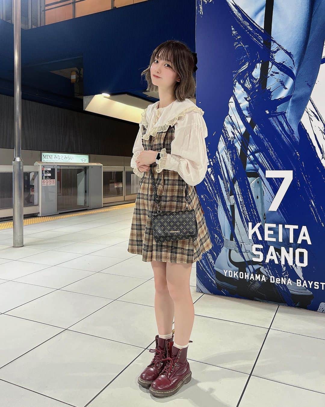 牧乃めいのインスタグラム：「君が女の子っぽいお洋服の子好きって言うから〜  #粉我 #japaneseidol #idol #被写体 #被写体モデル  #被写体になります #ファインダー越しの私の世界 #撮影会 #アイドル  #自撮り界隈 #selfie #lfl #サブカル #likeforlike #いいね返しは絶対 #いいね返し #インナーカラー #model #地下アイドル #水色担当 #ootd #おしゃれさんと繋がりたい #ゴテゴテネイル  #ボブ #ミニボブ #좋아요 #맞팔 #ストリートファッション #アイドル衣装 #bobon21」