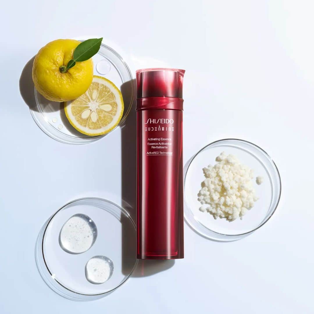 CeCi Thailandのインスタグラム：「ตอกย้ำความปังกับเซรั่มตัวดัง NEW Shiseido Ultimune Power Infusing Concentrate ที่กลับมาพร้อมสูตรใหม่ ผสานเทคโนโลยีใหม่ล่าสุด The Lifeblood™ และ ImuGenerationRED Technology™ เพื่อผิวเปล่งปลั่งกระจ่างใส คำตอบของผิวสวยสุขภาพดี   ✨พร้อมคุณค่าของสารบำรุงจากพืชพรรณธรรมชาติ บำรุงและปกป้องผิวในหนึ่งเดียว ที่สุดแห่งเซรั่มความงามระดับไอค่อนจากชิเซโด้ การันตีกว่า 200 รางวัลทั่วโลกจากผู้เชี่ยวชาญและผู้ใช้จริง    โปรโมชันสุดพิเศษ Buy 1 Get 1 เซรั่มตัวดัง NEW Shiseido Ultimune Power Infusing Concentrate และสกินแคร์ตัวปังอีกมากมาย  🎁พร้อมรับของขวัญเพิ่มทุกออเดอร์! กับโปรโมชัน Pre-sale มัดจำเพียง 10% ตั้งแต่ 9 -21 มิถุนายนนี้เท่านั้น!  พิเศษ! ชำระเงินส่วนที่เหลือภายในวันที่22 มิ.ย. เวลา เที่ยงคืน - ตีสอง รับของขวัญเพิ่ม มูลค่า 950 บาท   และโปรโมชันอื่นๆ อีกมากมาย ไม่ว่าจะเป็น  ลดทั้งร้าน 10% และ คูปองลดเพิ่มสูงสุด 500 บาท  เฉพาะวันที่ 22 มิถุนายนนี้เท่านั้น!  คลิกเลย!  https://www.lazada.co.th/shop/shiseido/     #ShiseidoxLazada #ShiseidoSuperBrandDay #ShiseidoThailand #LazadaTH」