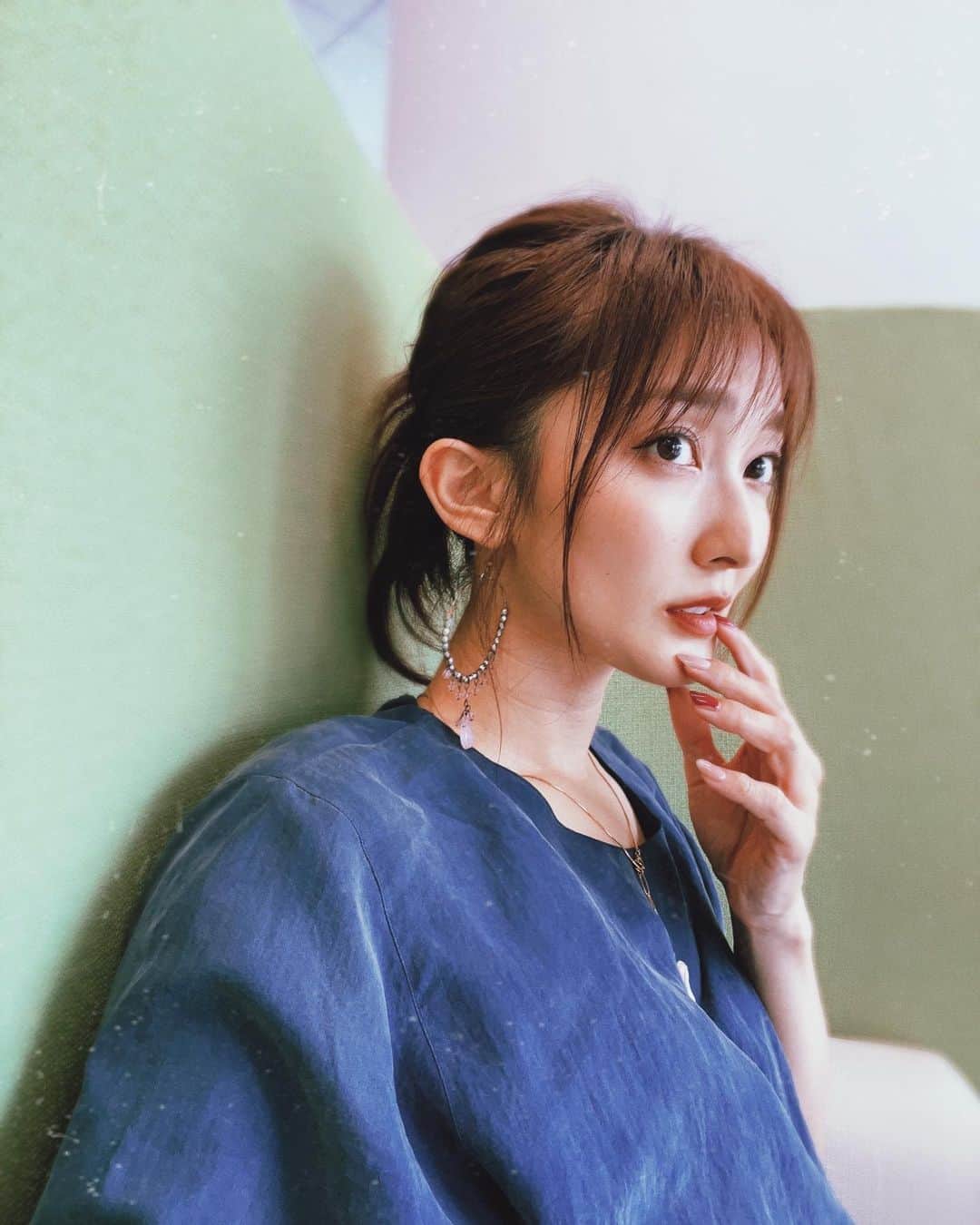 大澤有紗のインスタグラム：「昨日友達が言った 「やりたいって思った事だけをやってこうよ」って言うのが案外響いてる😳 いつも一生懸命でいろんな人の為に尽くしてて、自分勝手どころか優しいの塊だからこそ言えるのよね。 みんなでそんな事言い合える仲でほんとありがたいなって話🥸  #今日は #あったかい #もとい #暑い  #依然として #食欲がとまらない」