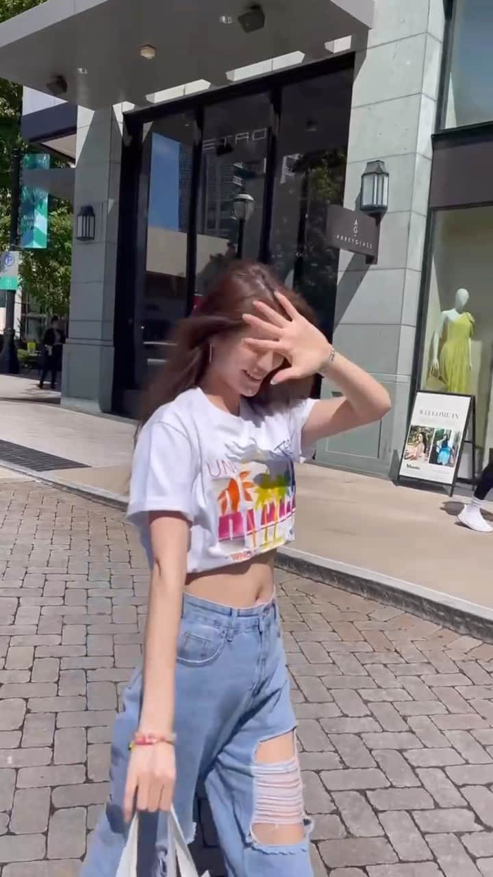 MIKAのインスタグラム：「あちち🌈🤭🍦  髪の毛すご〜〜い伸びたよ！！  ⠀ ⠀」