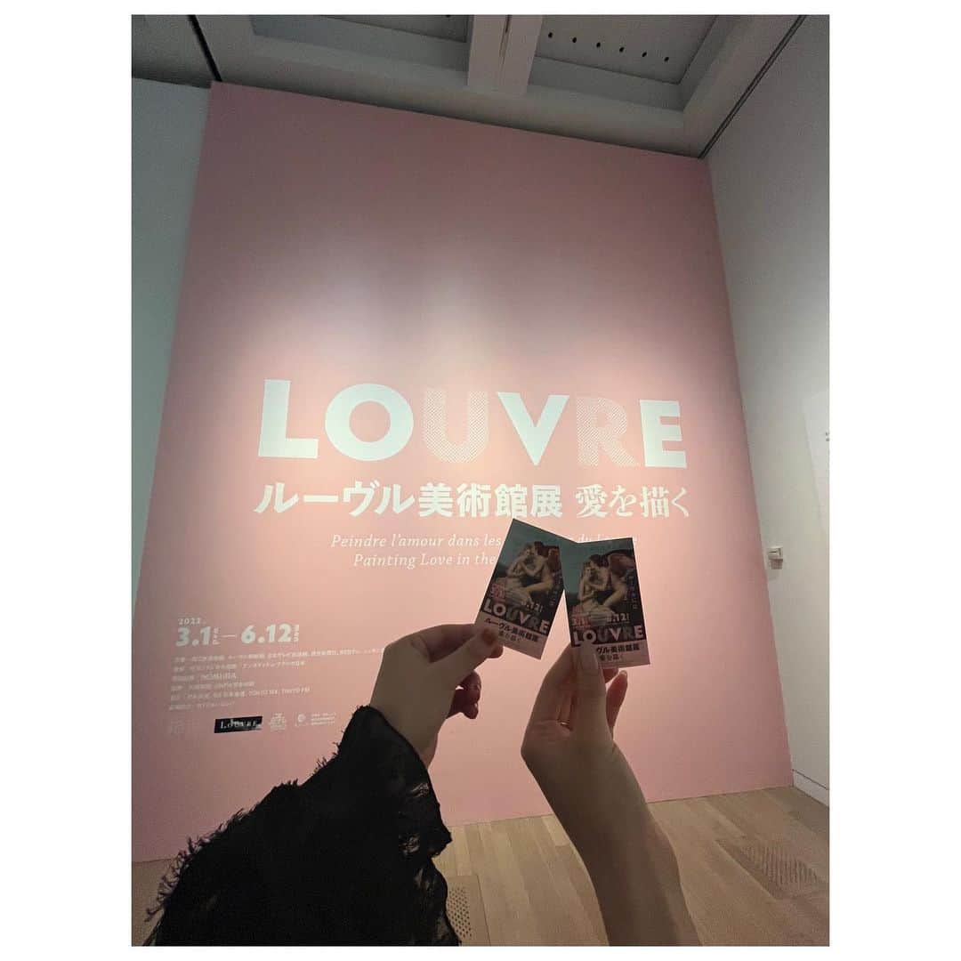 福田愛依さんのインスタグラム写真 - (福田愛依Instagram)「先日、友人とルーヴル美術館展に行ってきました🕊🤍  ミーハーな気持ちで行ったんですが、どの絵も惹かれるものばかりで、心が満たされる時間でした。  美術館コーデを意識してお気に入りのメガネなんかかけちゃったりして😎  上下とも　@natsumi__kimura  なつみちゃんが作ったお洋服で大のお気に入り。 どちらも展示会で一目惚れで購入🤭  芸術や文化に触れる時間って、記憶に残りやすくて色んな感性が楽しめるけん好き〜〜  もっと色んなところに足を運ばなくてはだね😌」6月16日 15時31分 - meii_cheer