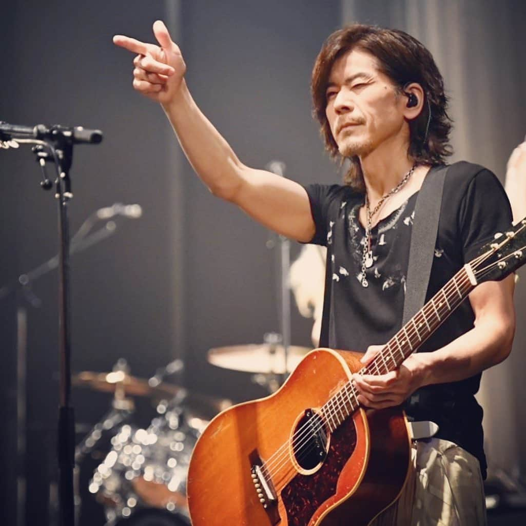 BUCK-TICKのインスタグラム：「. 🎉HAPPY BIRTHDAY HOSHINO HIDEHIKO🎂🥂  #星野英彦 #HAPPYBIRTHDAY #BUCKTICK #BUCKTICK35th  (photo ：MASA)」