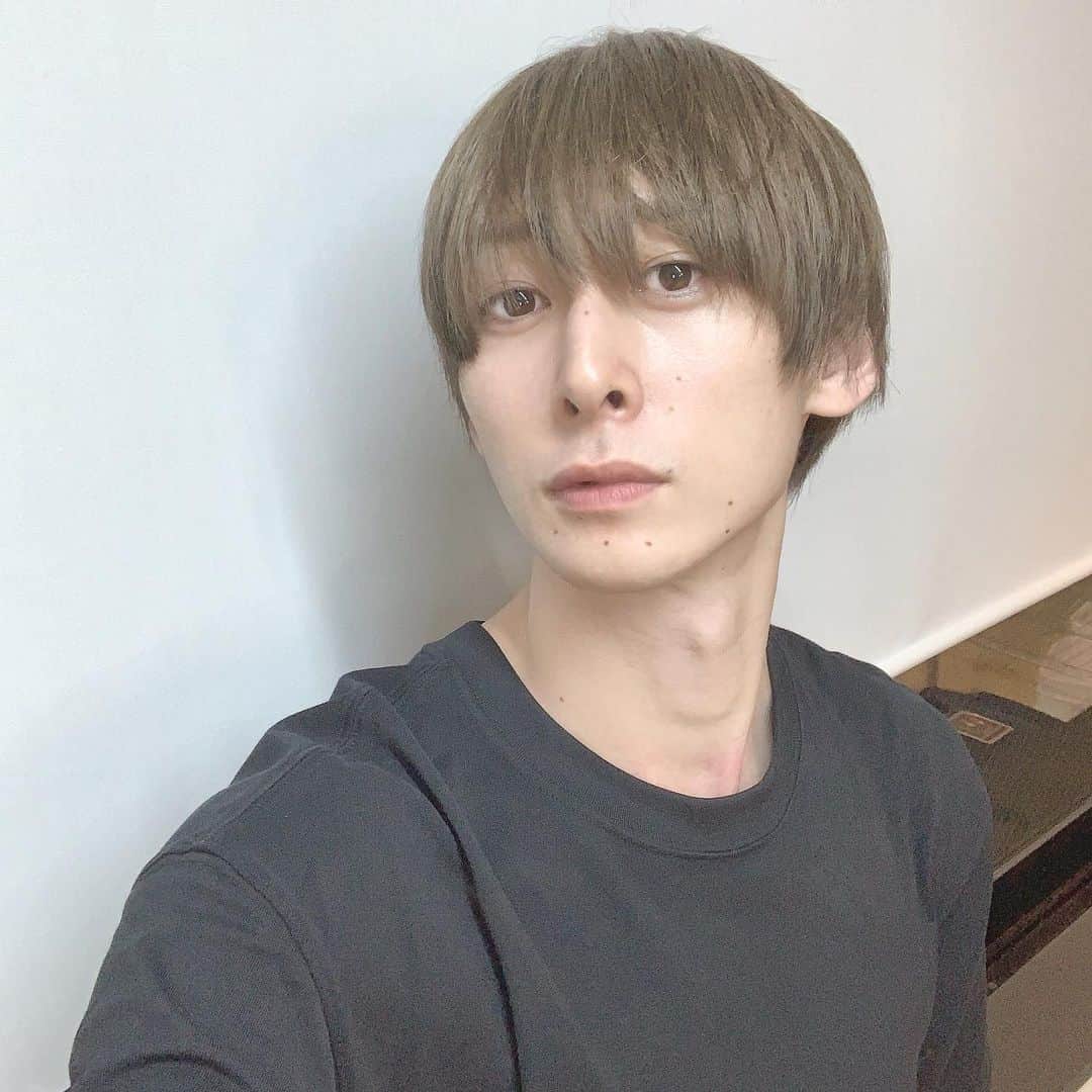 田中涼星のインスタグラム：「カラーチェンジ✨  #りょせすたぐらむ  #田中涼星  #ヘアカラー  #脱金髪  #instagram  #instagood」