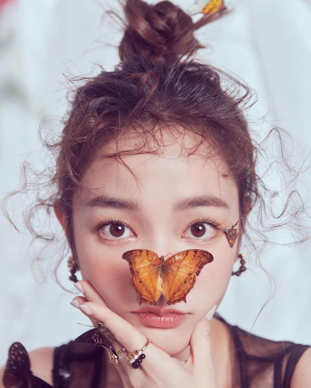 ジングルワンのインスタグラム：「： 🦋🤍 淨是奇怪，而你們淨是可愛  @girlstyle.tw」
