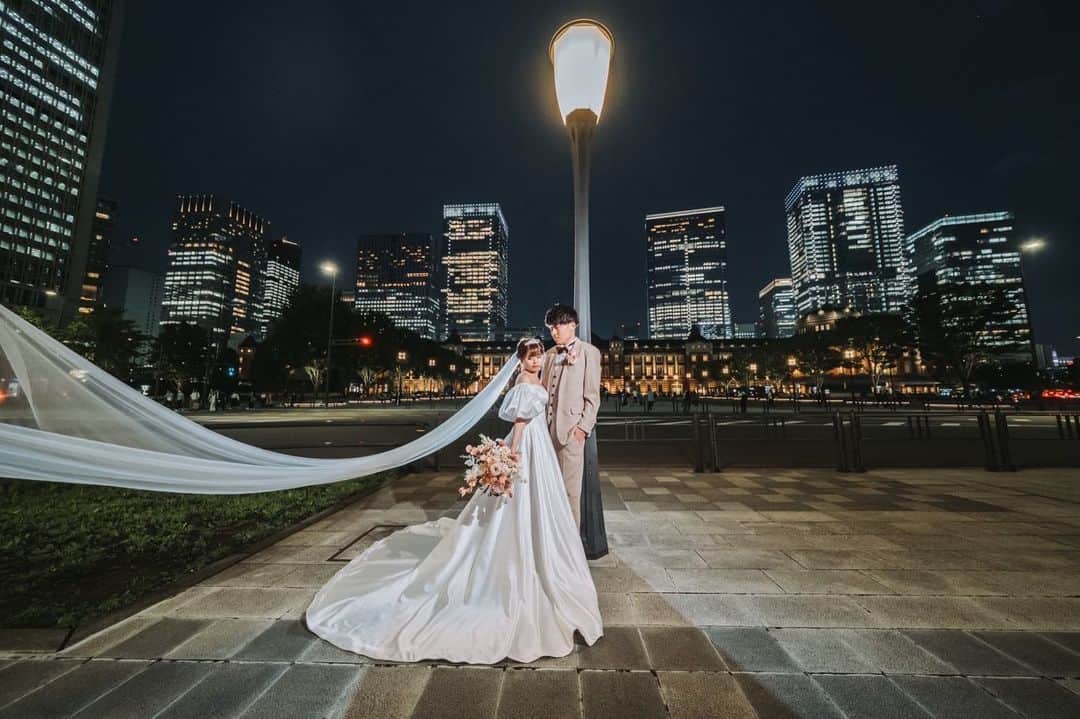 のインスタグラム：「【2024年予約スタート✨】 . . @atelier_rulucca  . 💄@ebibi.hairmake  . . . . . . #ウェディングフォト  #weddingdress  #スタジオフォト #ウェディングドレス #wedding #weddingphotography #東京駅前撮り  #丸の内前撮り」