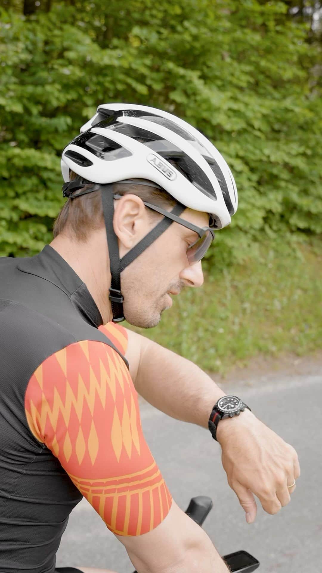 ファビアン・カンチェラーラのインスタグラム：「💥2 WEEKS TO GO 💥 Are you ready? 🥳  #ChasingCancellara #TeamCancellara #WeRideBernAndermatt #BernAndermatt #spartacus #cycling #cyclist #cyclingpassion #cyclinglife #cyclinglifestyle #cyclingphotos #instacycling #roadcycling #ultracycling #Ultrafondo #Schweiz #Switzerland #Suisse #Svizzera #outsideisfree #fromwhereiride #roadslikethese #SetteFamily」