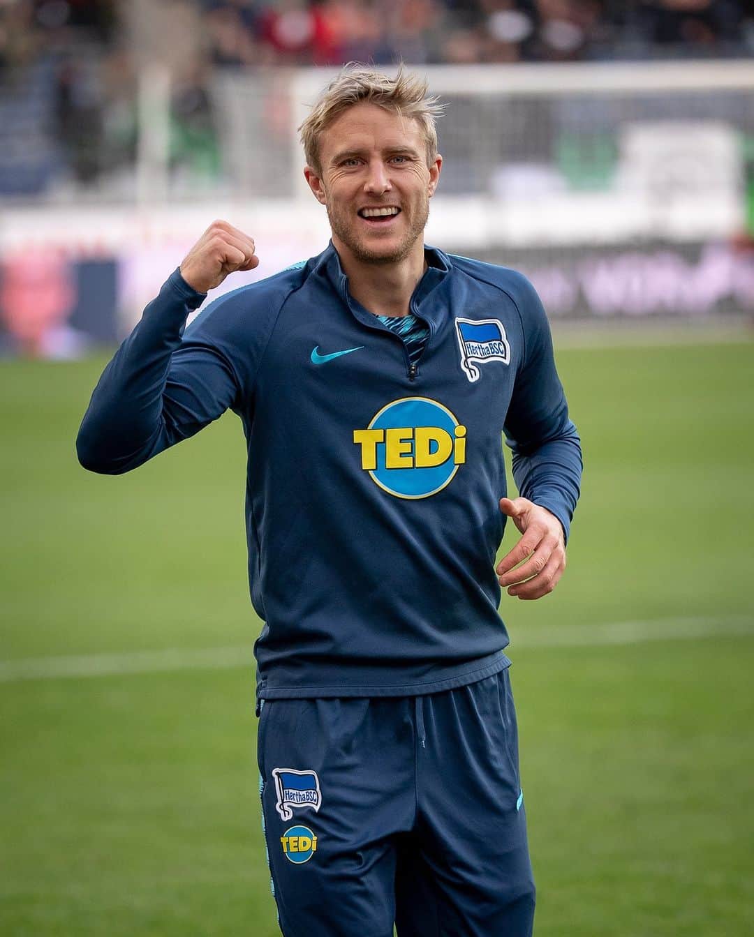 ヘルタ・ベルリンのインスタグラム：「6 Jahre Kampf und Leidenschaft für die Alte Dame. ✊ Ein ehemaliger Herthaner feiert seinen 3️⃣6️⃣. Geburtstag! Alles Gute zum Ehrentag, @percskjelbred. 🍀 . . #HaHoHe #HerthaBSC」