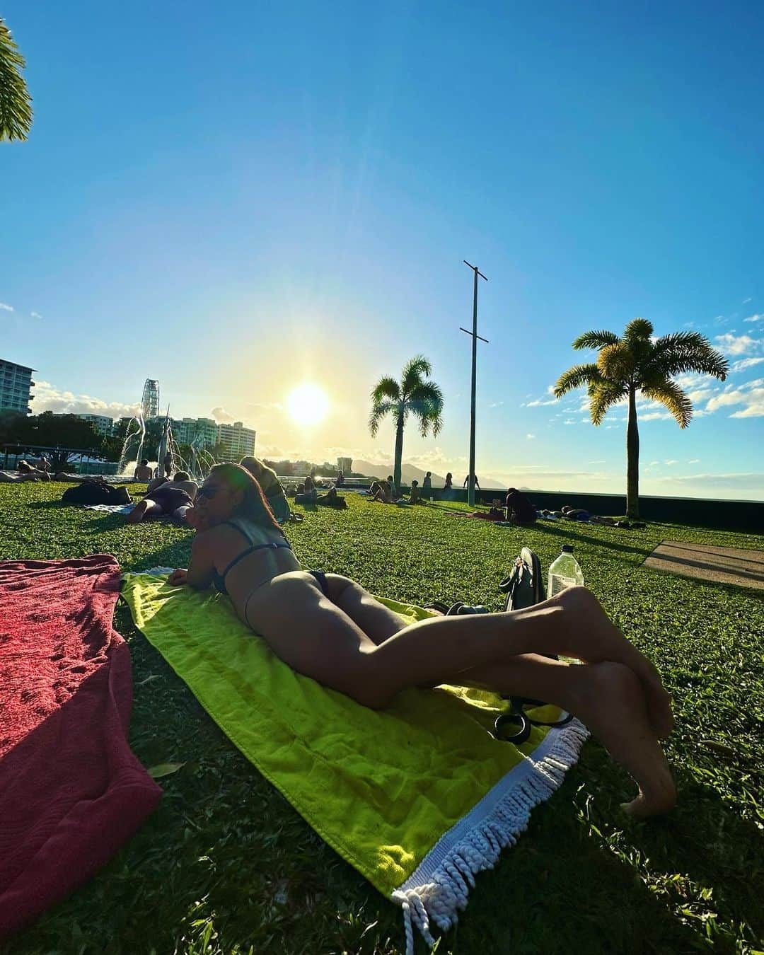 平田あいりのインスタグラム：「Cairns life so far🌴🌅　 トロピカルすぎて毎日プール入ってる😽💙」