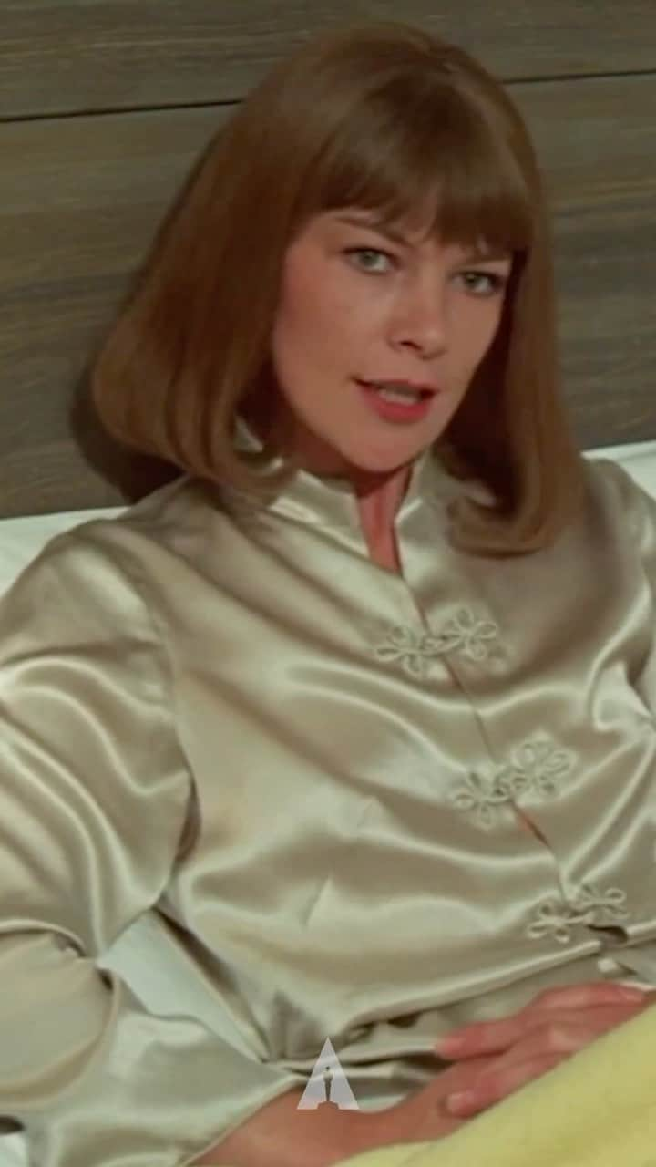 キャサリン・ゼタ・ジョーンズのインスタグラム：「Glenda Jackson, Great Britain’s Grande Dame. She inspired me to want to act, and by the way, I learned this scene verbatim a long time ago and I have used it intermittently on special occasions…. and it never gets old. 🙏🏻」