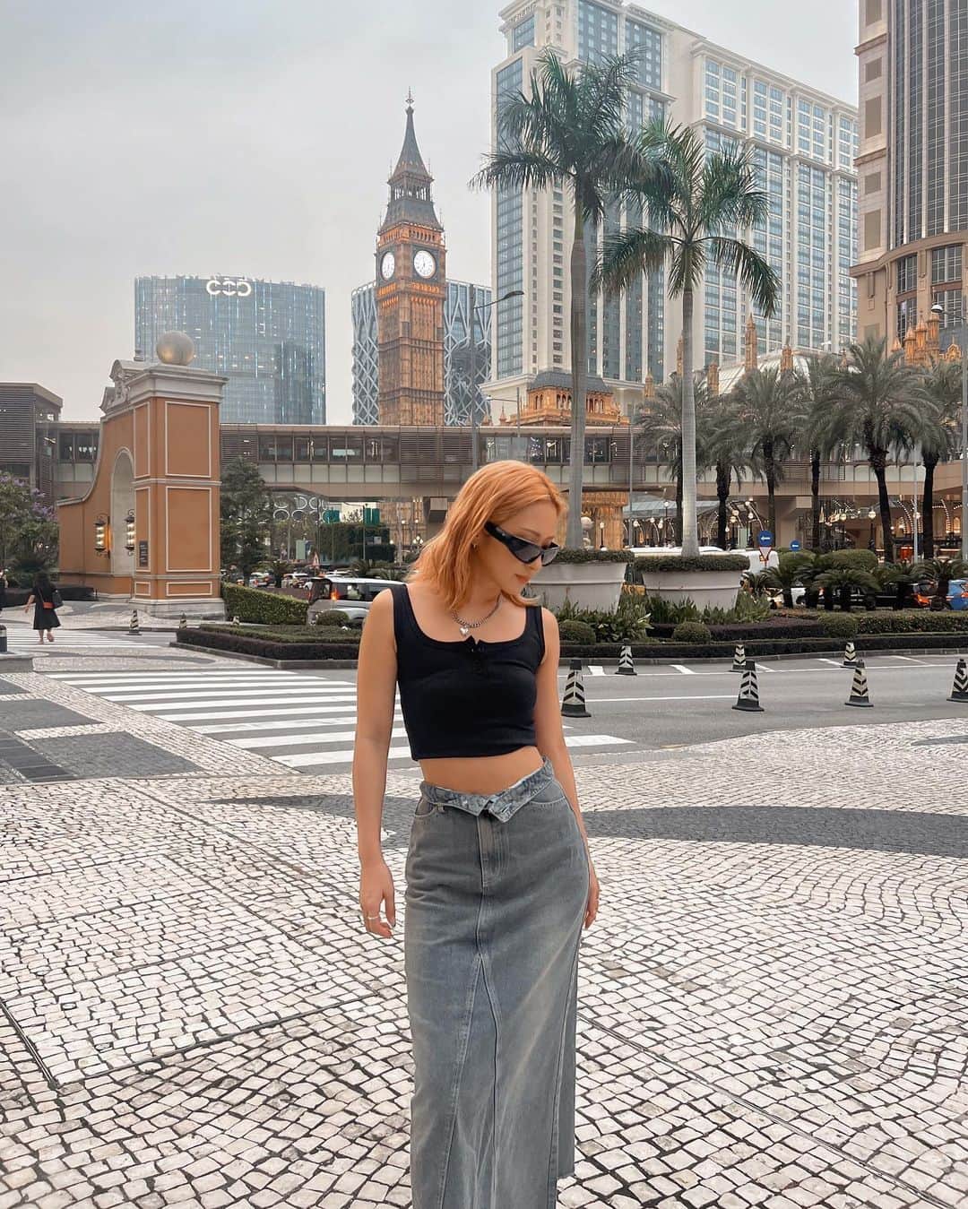 HARUYOさんのインスタグラム写真 - (HARUYOInstagram)「. ほんぴと香港旅〜🇭🇰❤️‍🔥 そして結構ノリで行ったマカオ🎰w 想像以上にすごくて街並み綺麗すぎて 行ってよかった〜♡ デニムスカートコーデで揃えたんだけど 私のは @blondey_official 🫶🏼💕  #blondey#ブロンディ #香港#香港旅行#マカオ#マカオ旅行#海外旅行#女子旅#タビジョ#海外旅行#海外ファッション#海外コーデ#海外ガール#y2k#y2kファッション#y2kfashion#シミラールック#リンクコーデ#デニムスカート#デニムコーデ#プチプラコーデ」6月16日 19時05分 - h_trip