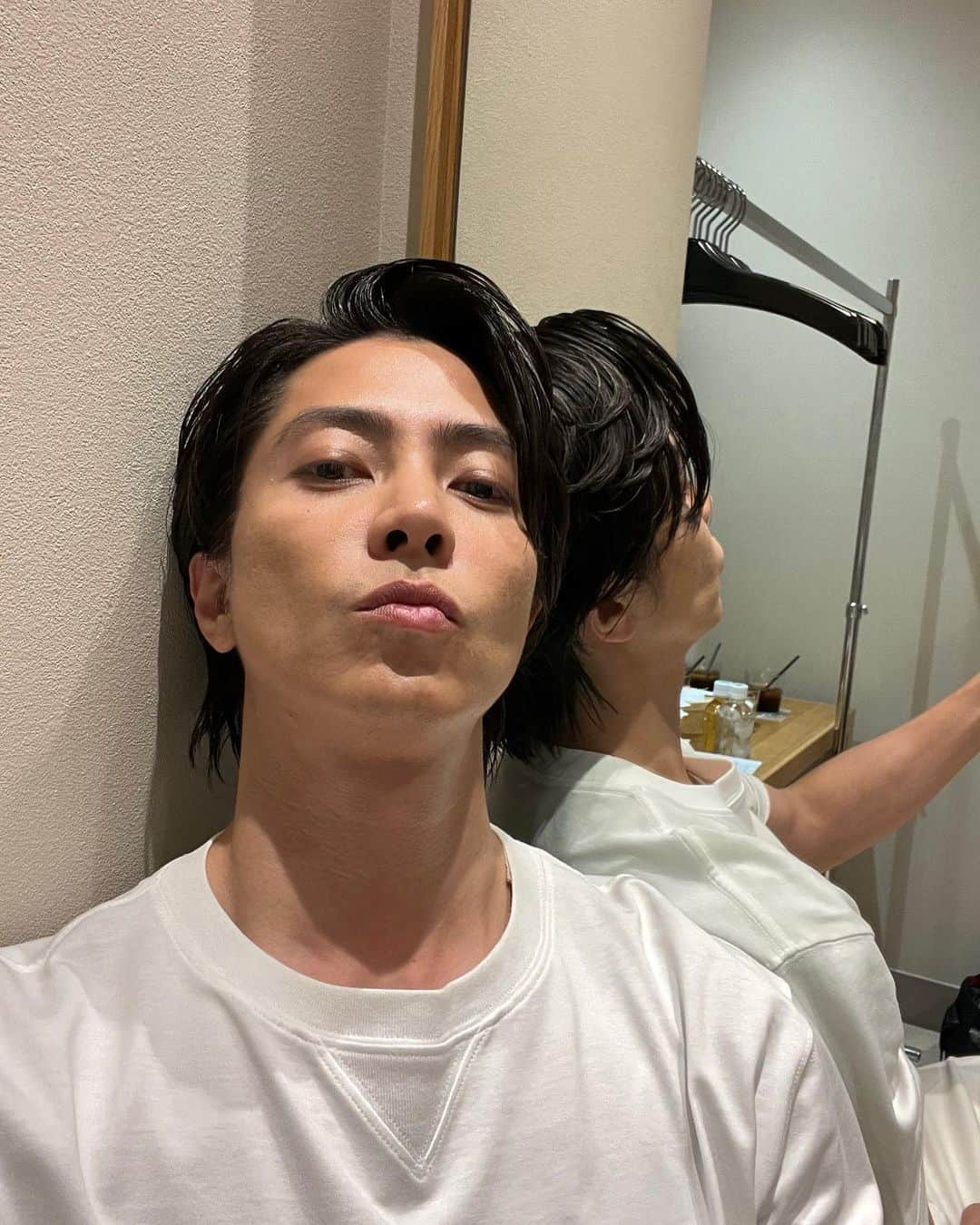 山下智久さんのインスタグラム写真 - (山下智久Instagram)「先日DIORイベントに参加させて頂きました。楽屋でコーヒー頂いた。ごちそうさまでした。  Had a short coffee break during the Dior event, fun times!  @DIORBEAUTY #ルジャルダンディオリビエラ #LEJARDINDIORIVIERA @dior」6月16日 16時57分 - tomo.y9