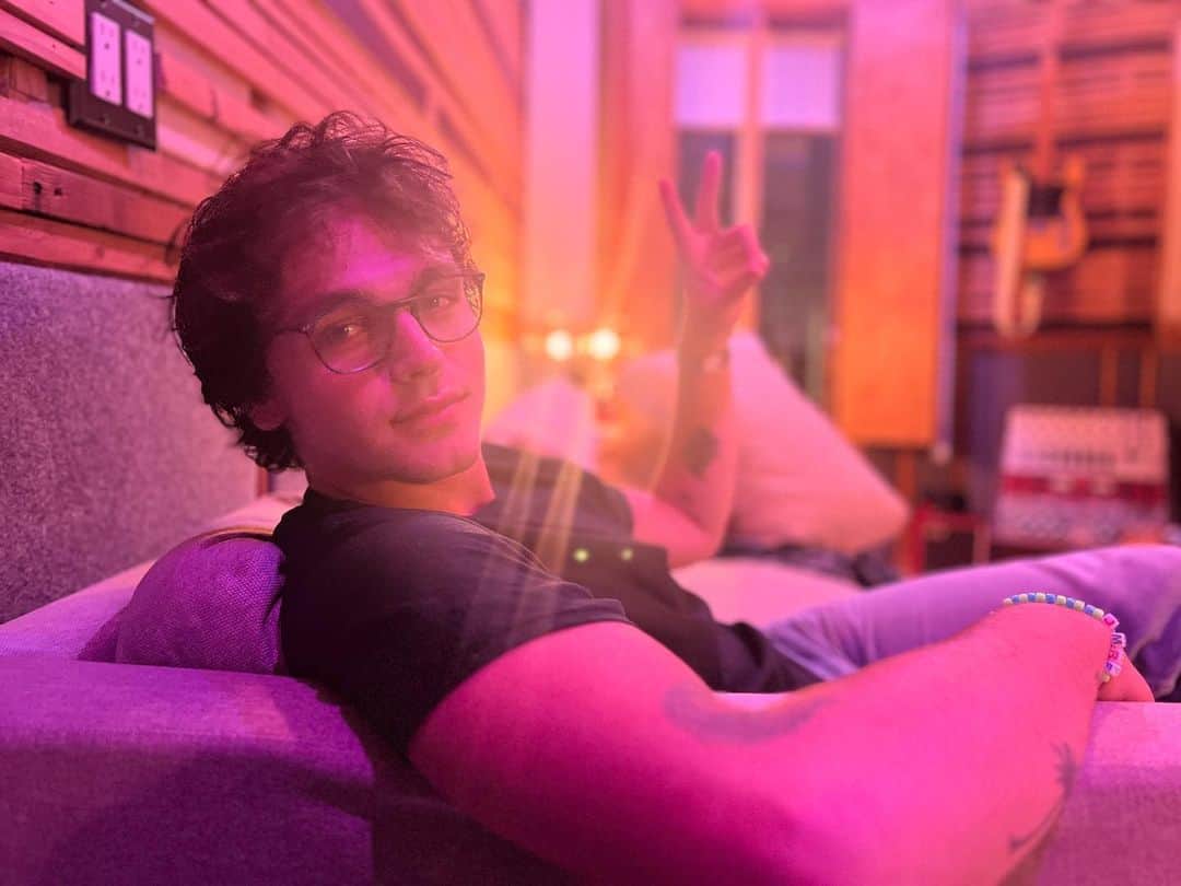 Jonahmaraisのインスタグラム：「i’m 25. what a journey it’s been so far!! life seems to be moving faster each year but also getting more beautiful with more knowledge. i have a really damn good feeling about this next year. thanks for riding with me, this is gonna be fun 🫶🏻」